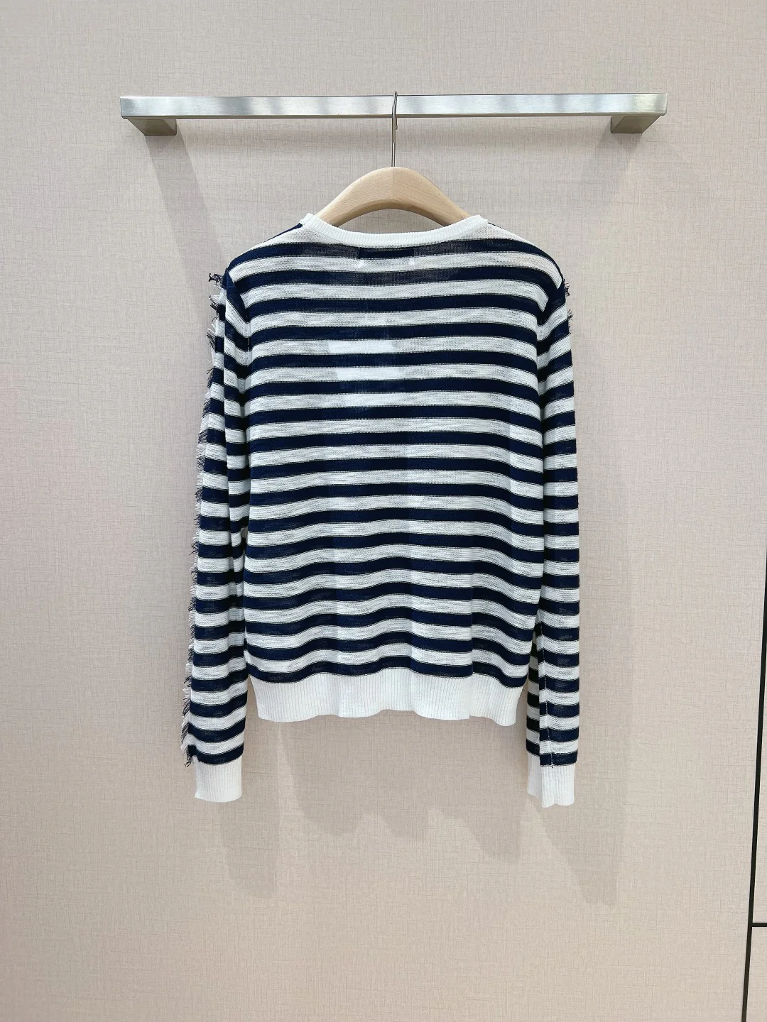 26NEW Soft and Breathable Knitted Long-Sleeve Top