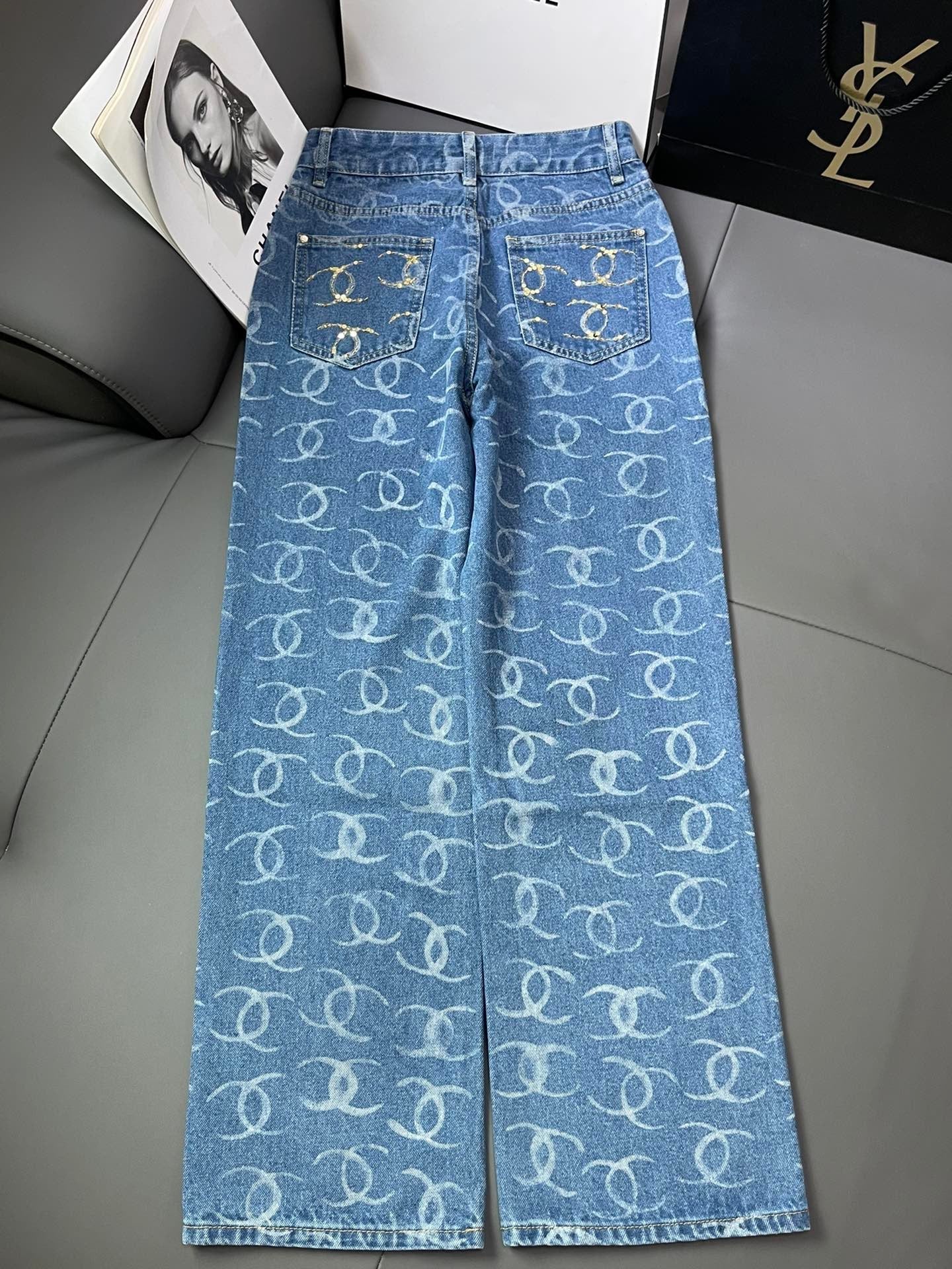 Fully printed back pockets with hand stitching