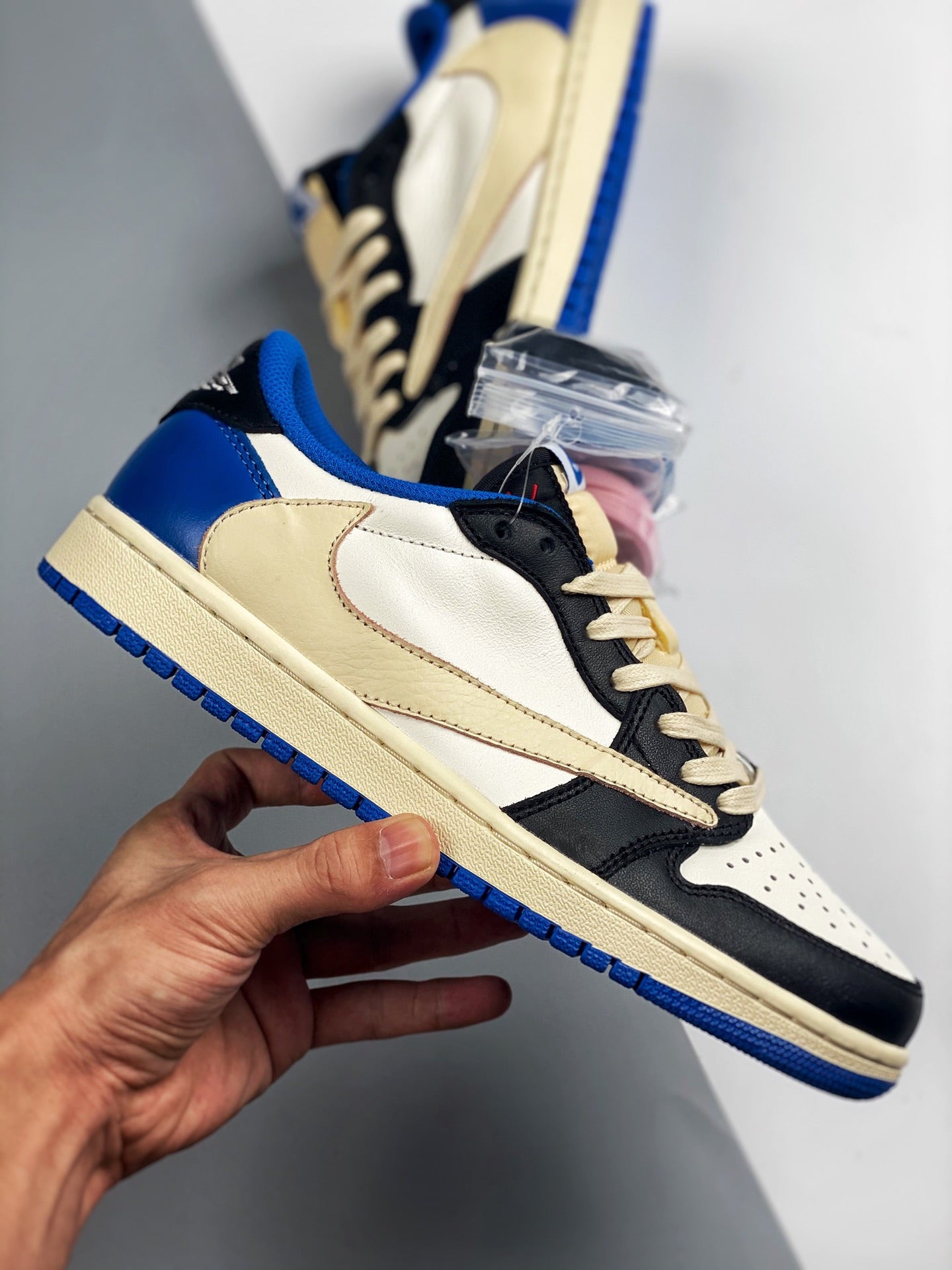 Jordan 1 Retro Low Fragment x Travis Scott