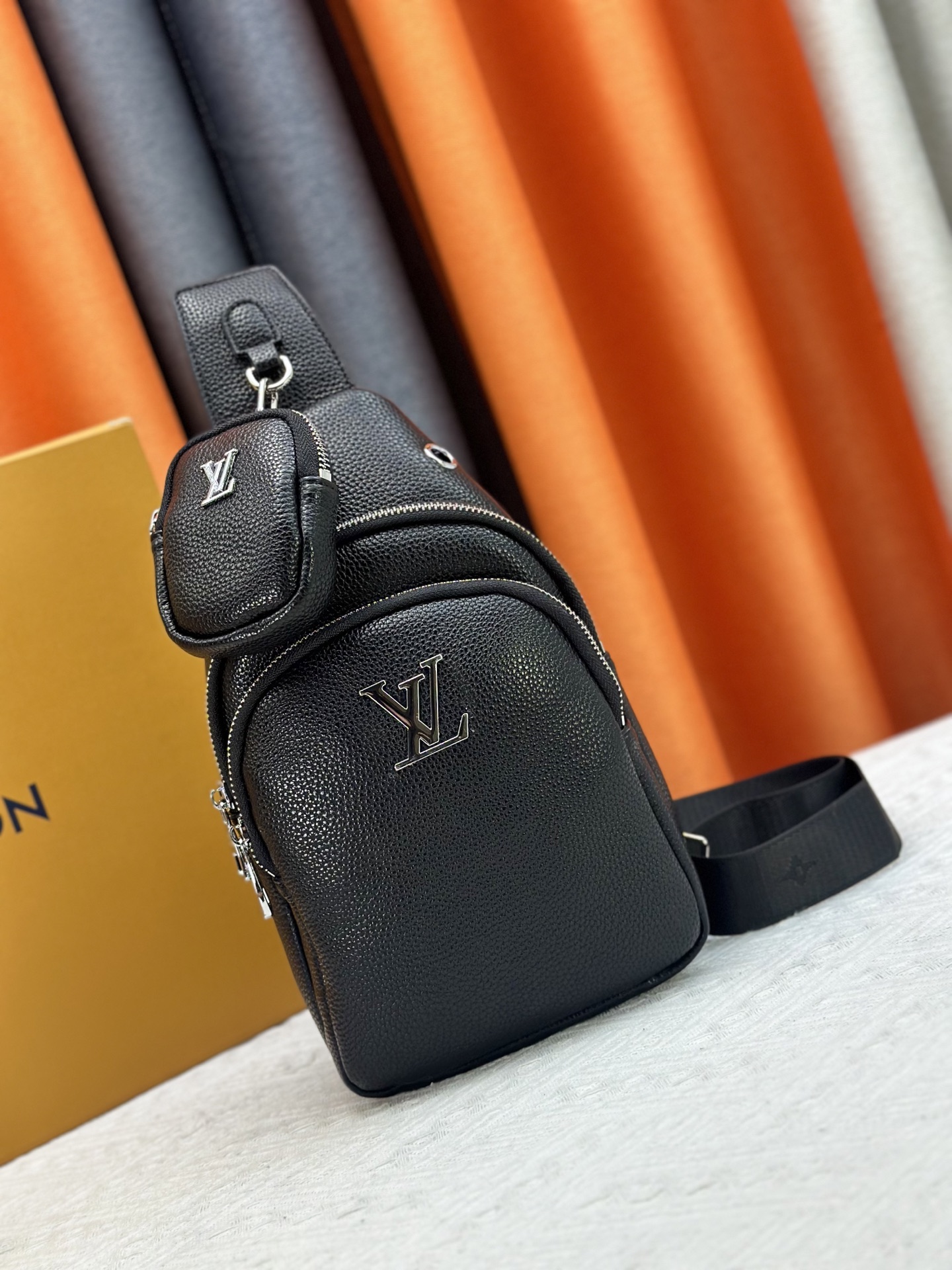 The latest style of LV men's chest bag