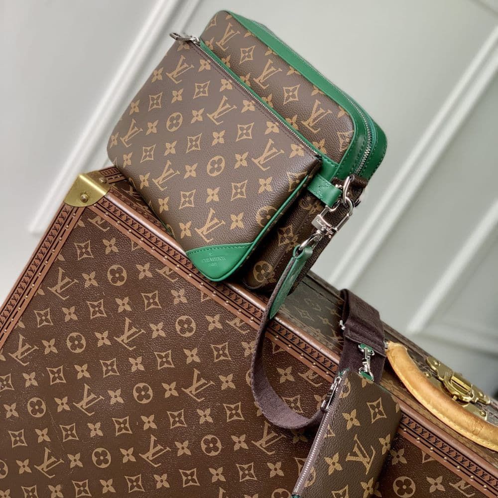 Louis Vuitton Trio Messenger Bag Green 9.8 Inches M12766