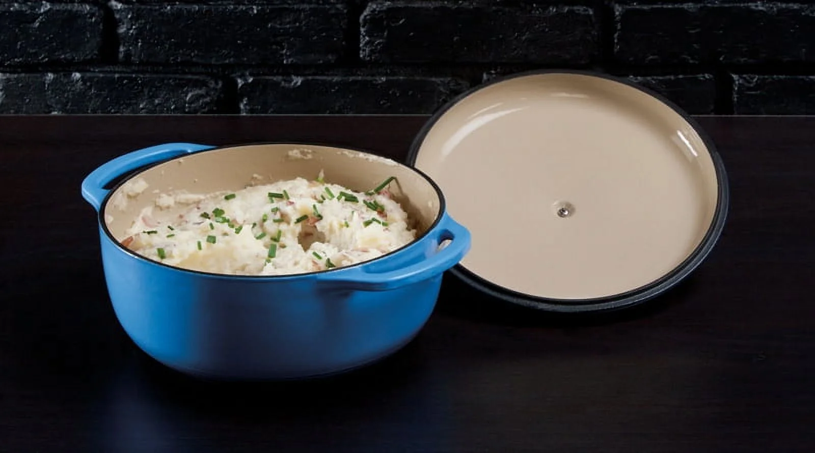 Lodge Enameled Cast Iron 6 Quart Blue Dutch Oven & Cover