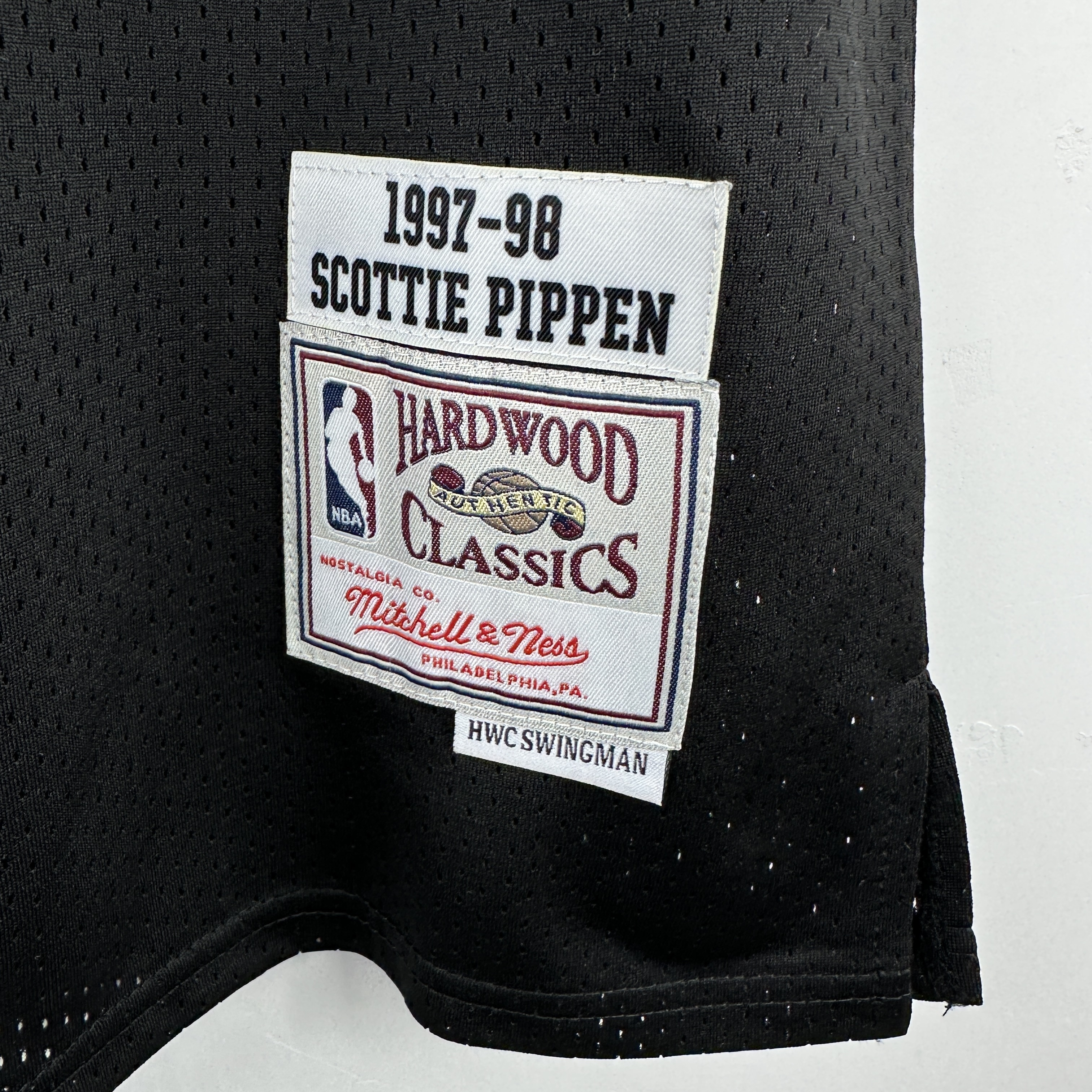 Embroidered MN retro jersey, Bulls 97/98 season, black, No. 33, Scottie Pippen