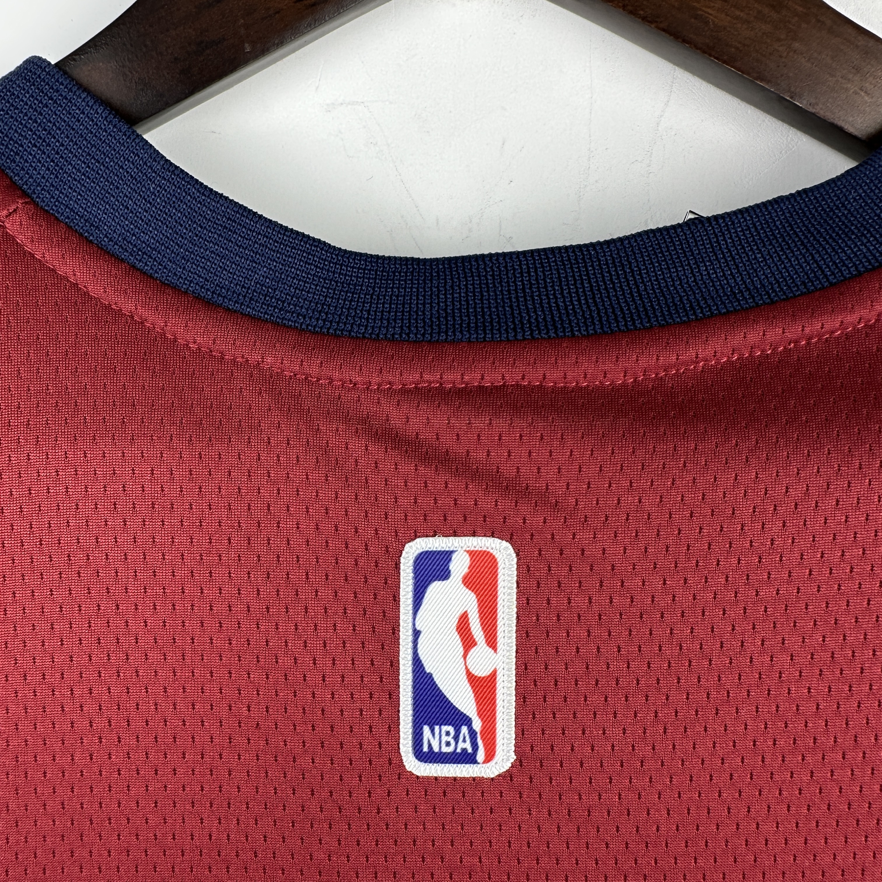 Embroidery Cavaliers Burgundy No. 23 James