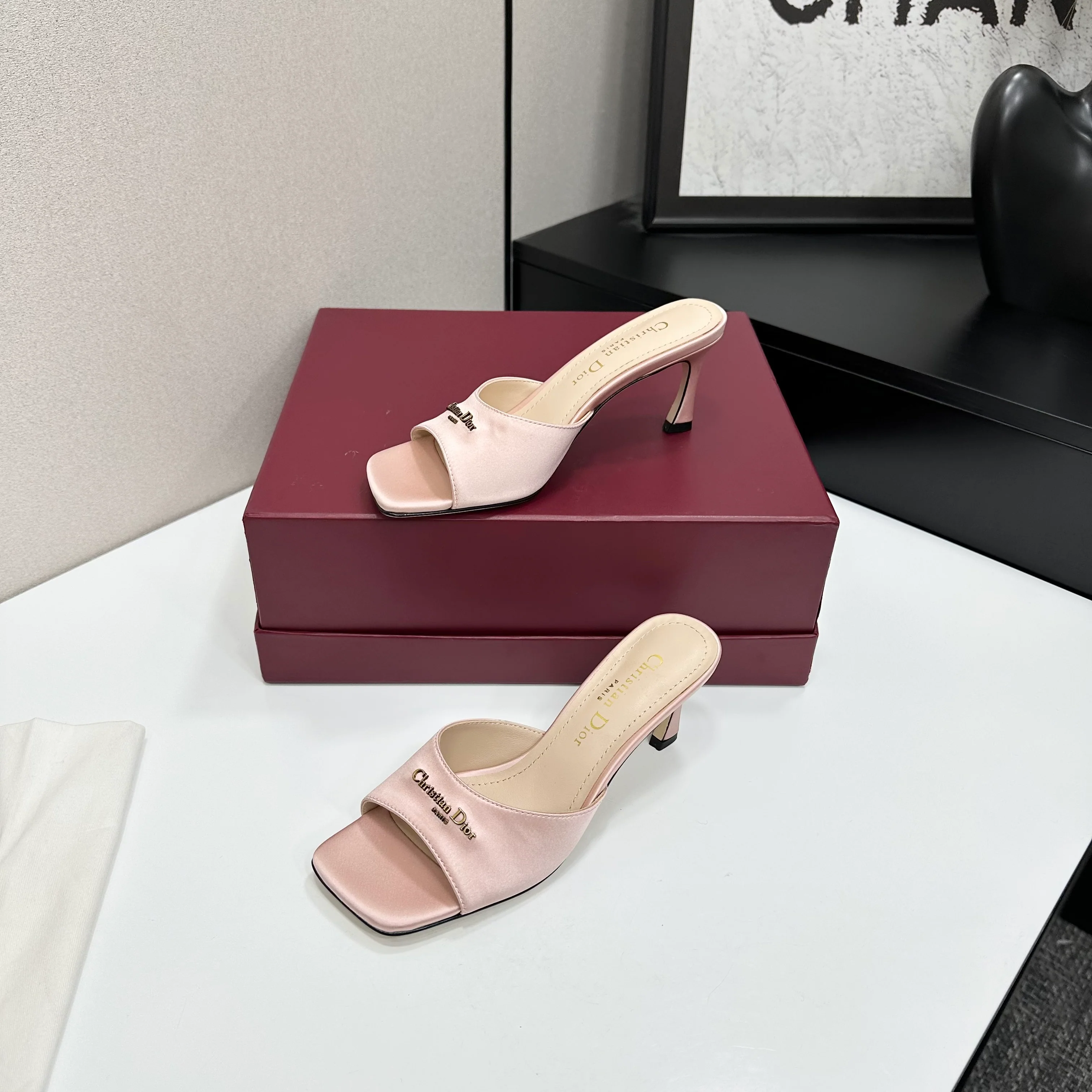 26NEW Resort Style Slippers