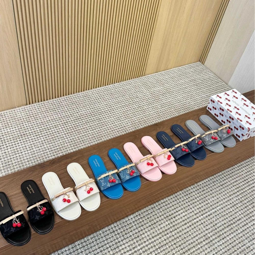 Louis Vuitton x Murakami Lily Flat Mule Raffia 1AHLRN