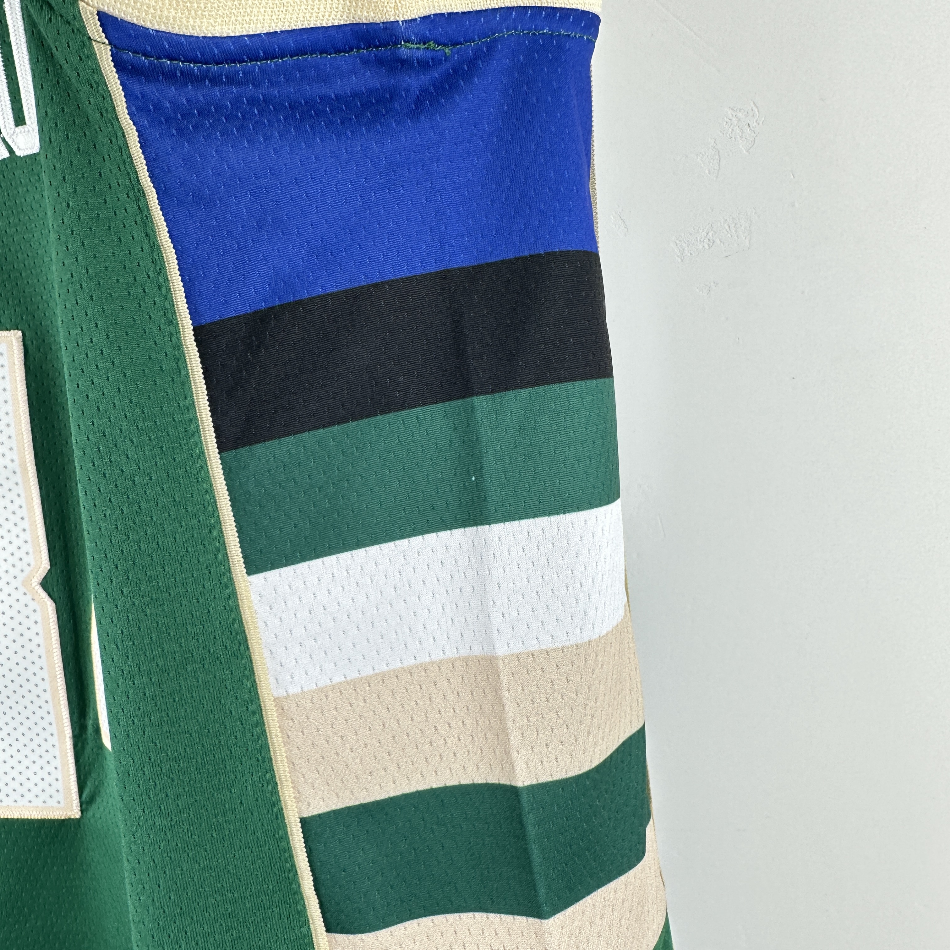 Embroidered Bucks V-neck Green No. 0 Lillard