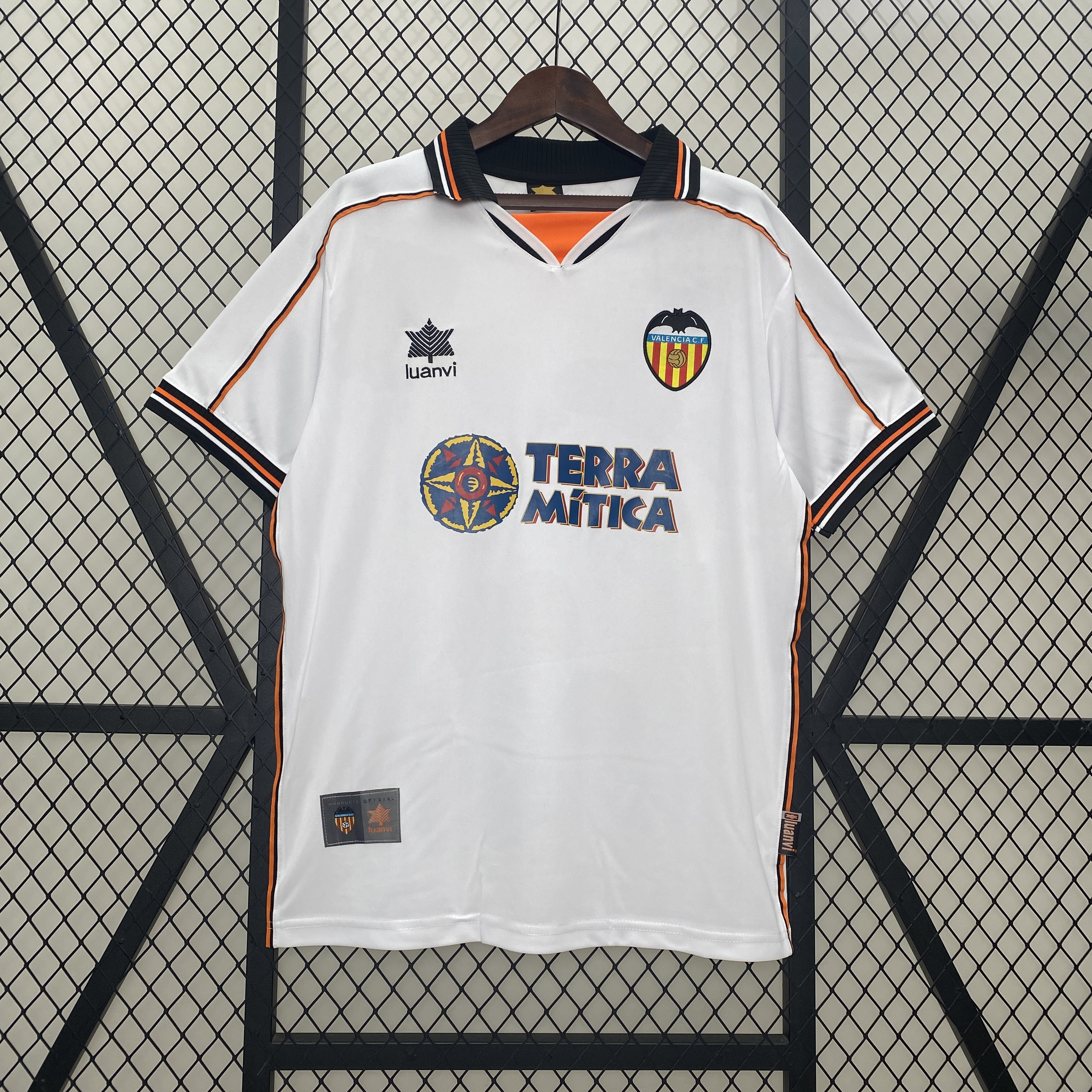 Retro Valencia 1999-00 Home Jersey