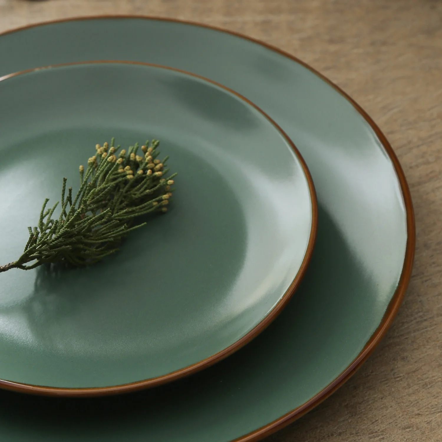 Stone + Lain Brasa Stoneware Collection Dinnerware Set, 32-Piece Service for 8, Blue