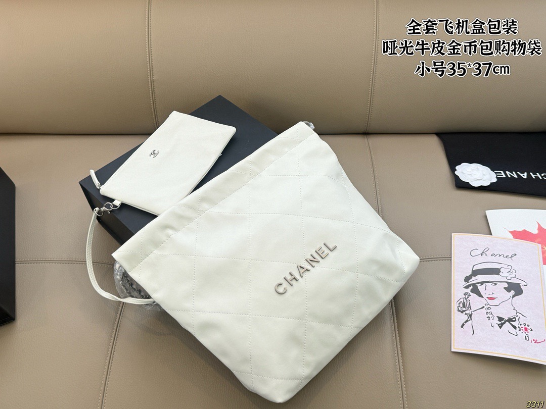 Chanel 22 Shopping Bag