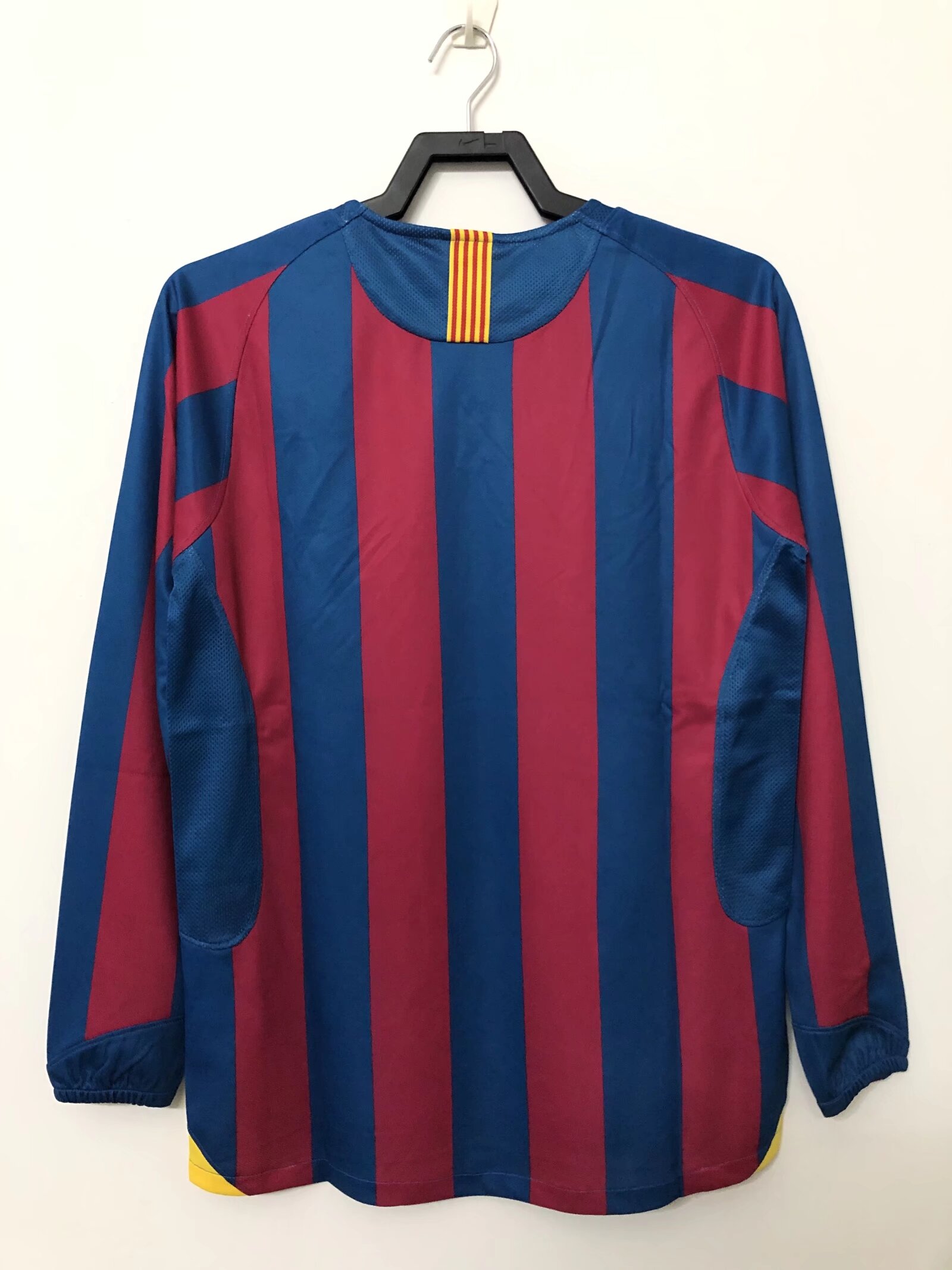 2005/2006 Barcelona home long sleeved jersey - fans edition