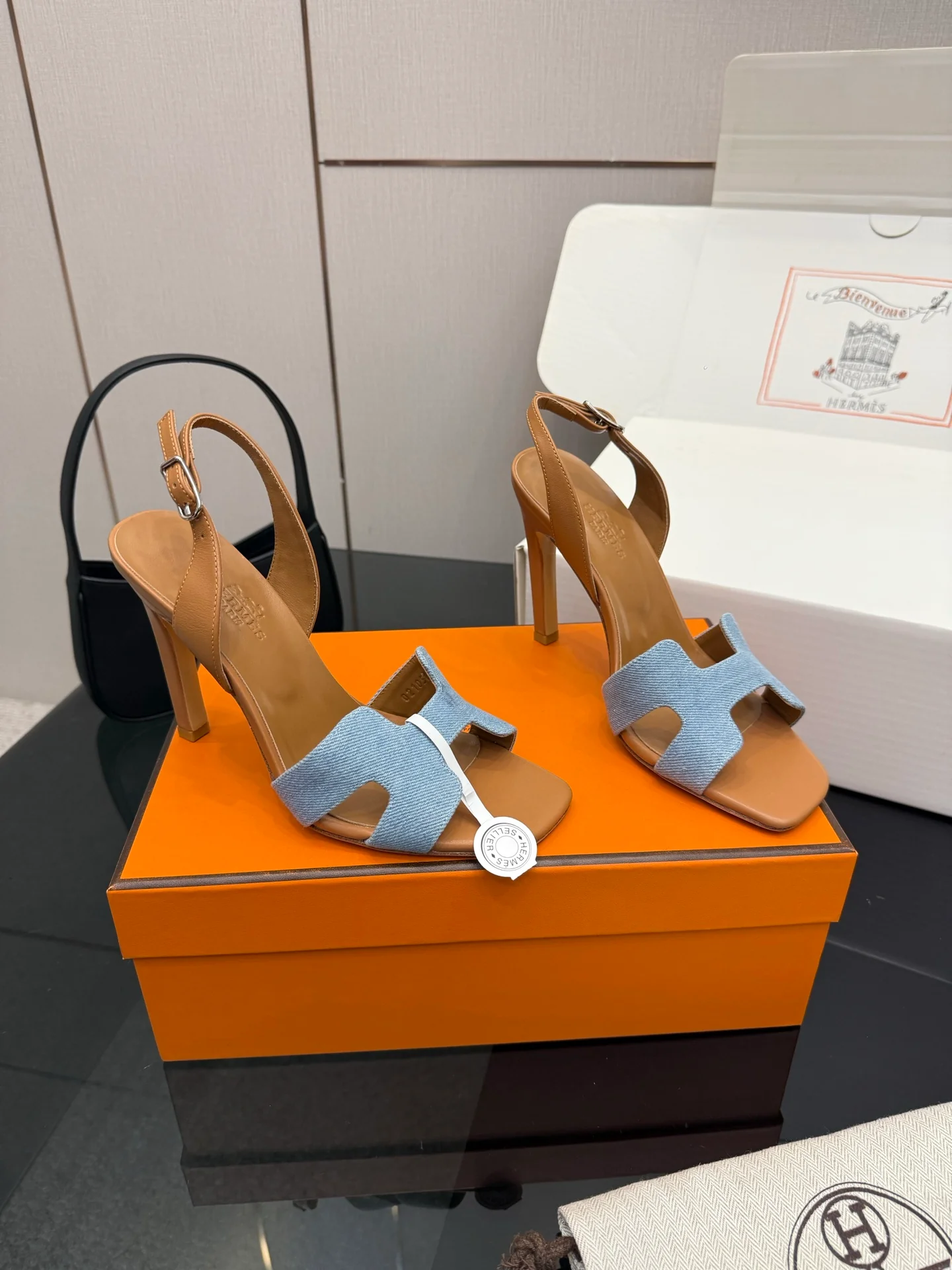 High-heeled H-shaped sandals