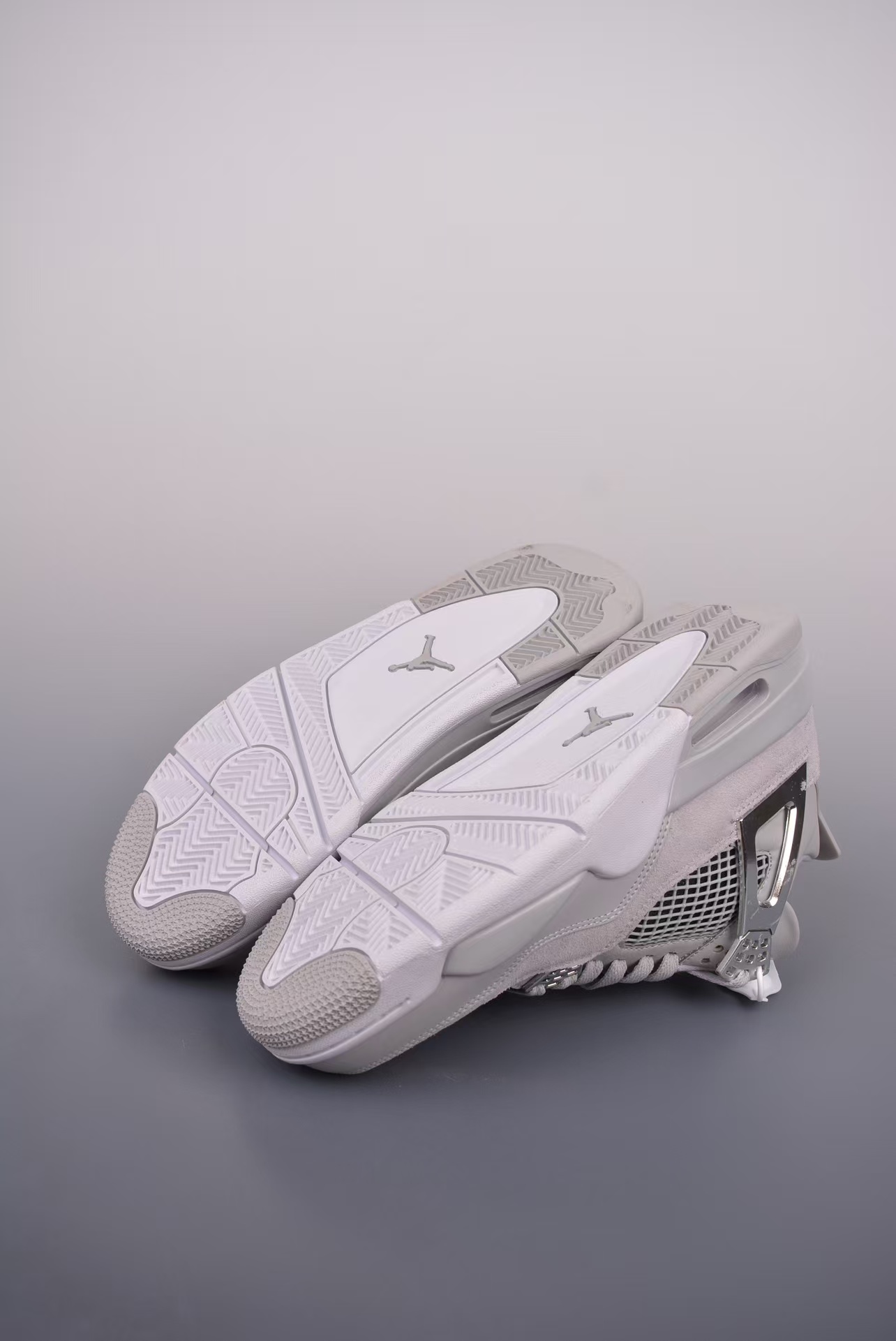 Air Jordan 4 Frozen Moments