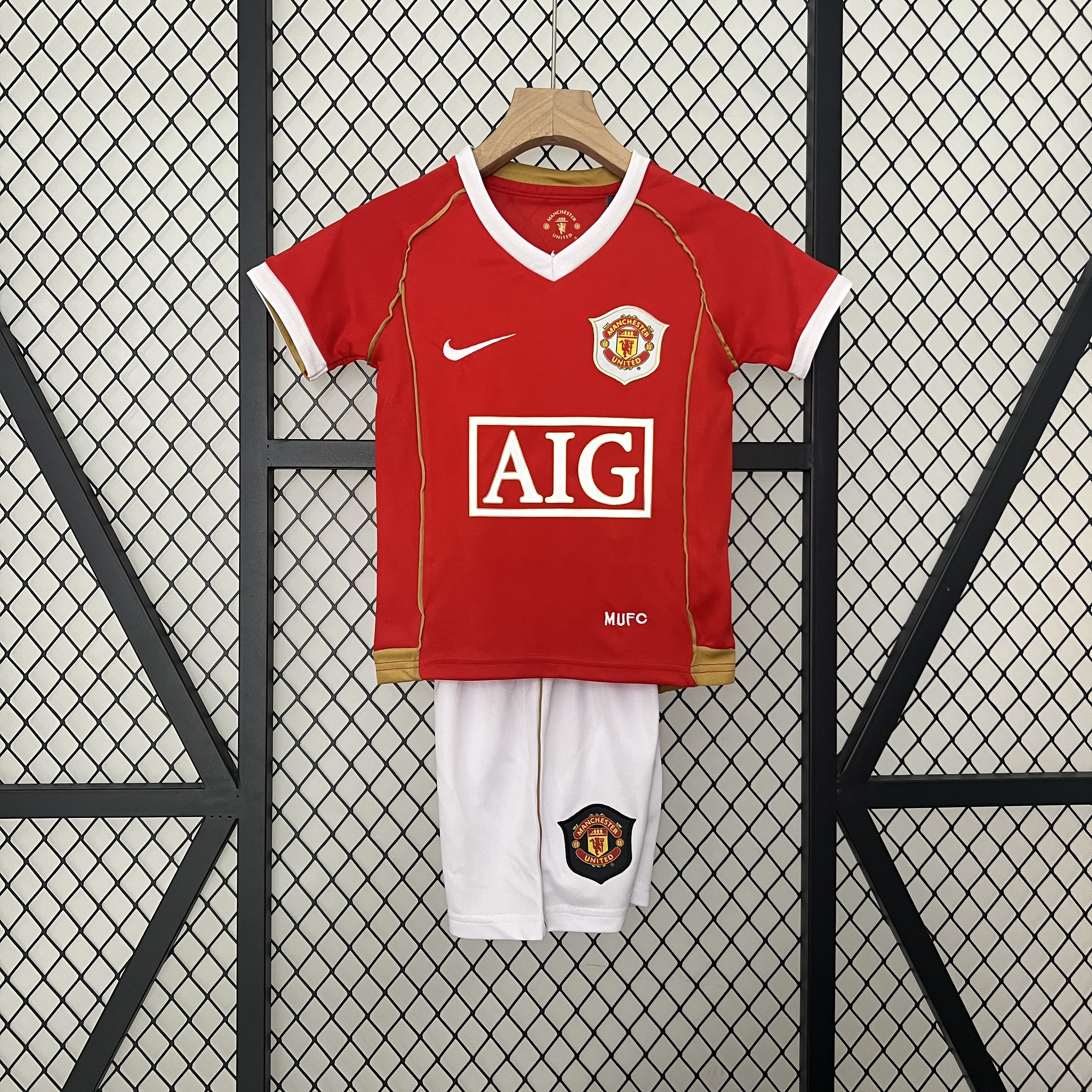 Retro Manchester United 2006-07 Home Stadium Kids Kit