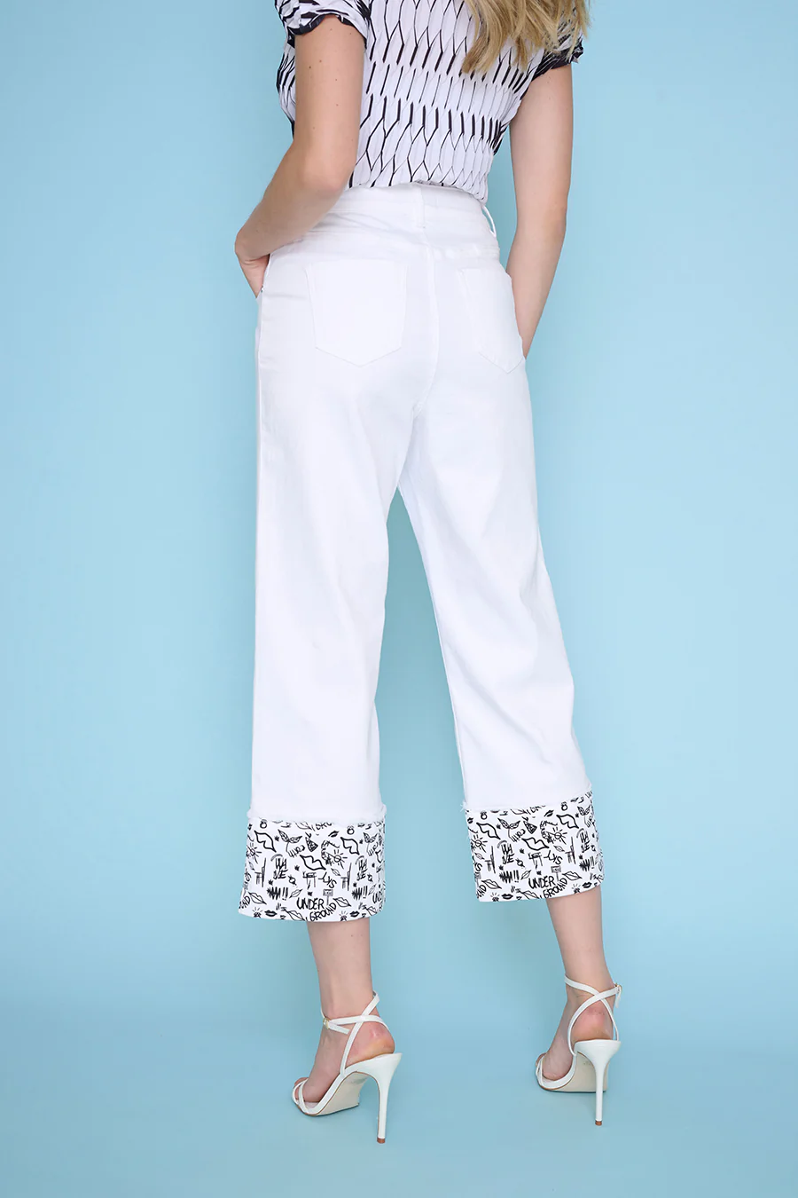 Zip-Trim Cropped Cuffed Jeans