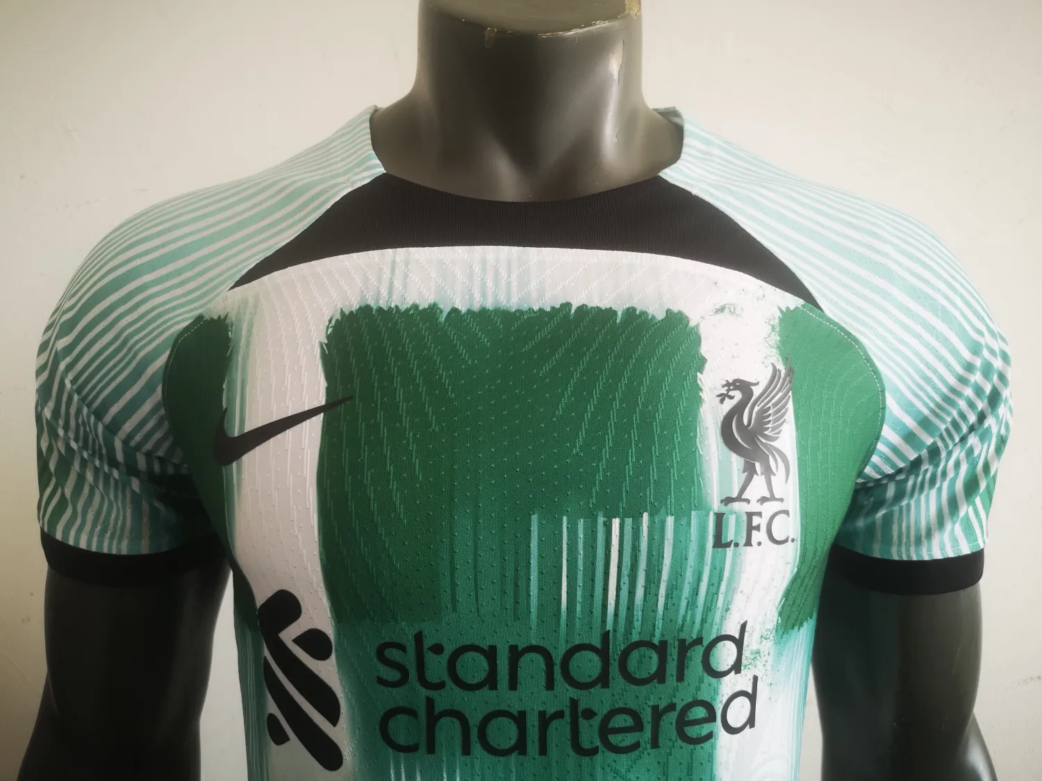 2023/24 Liverpool training player jersey 1:1 Thai quality