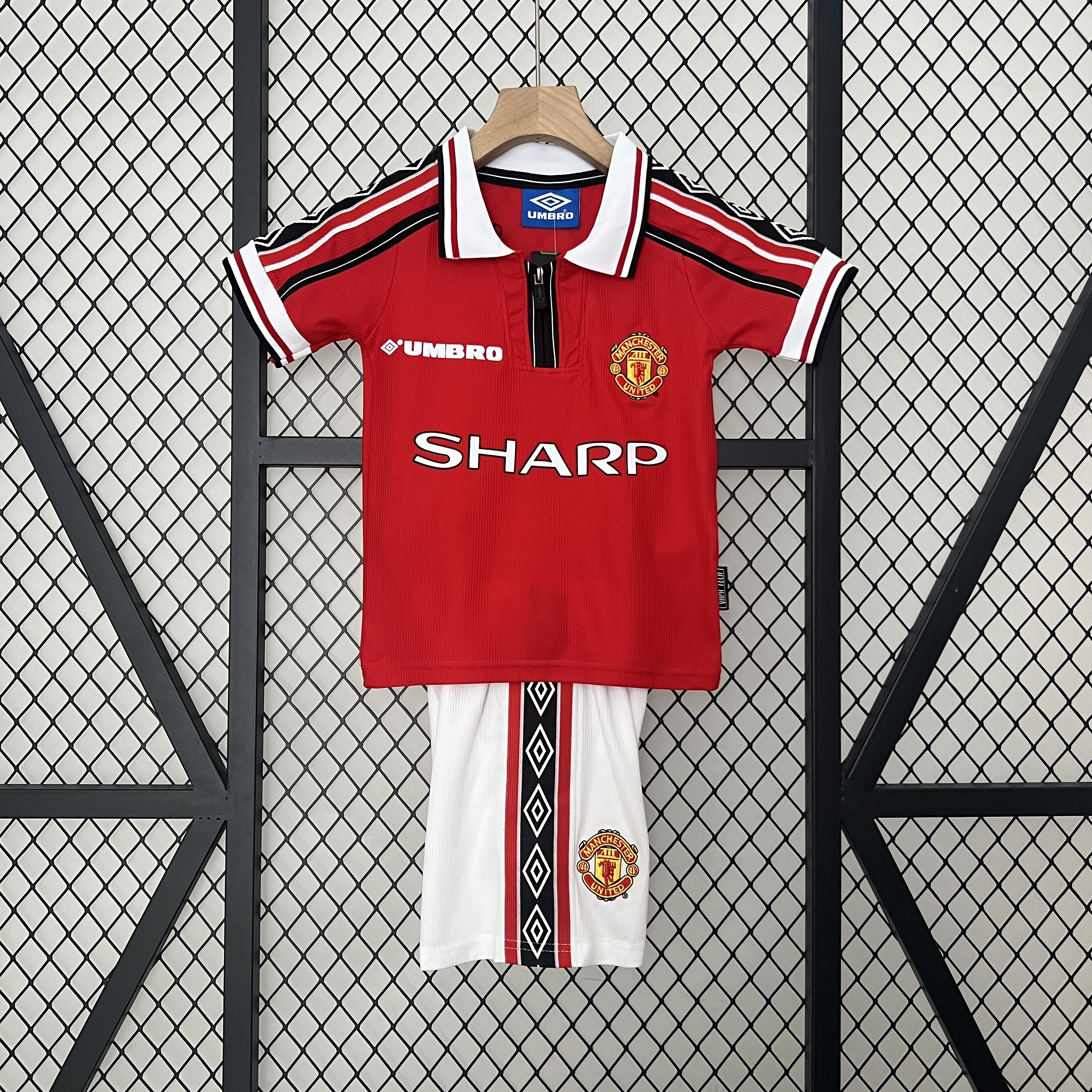 Retro Manchester United 1998-99 Home Stadium Kids Kit