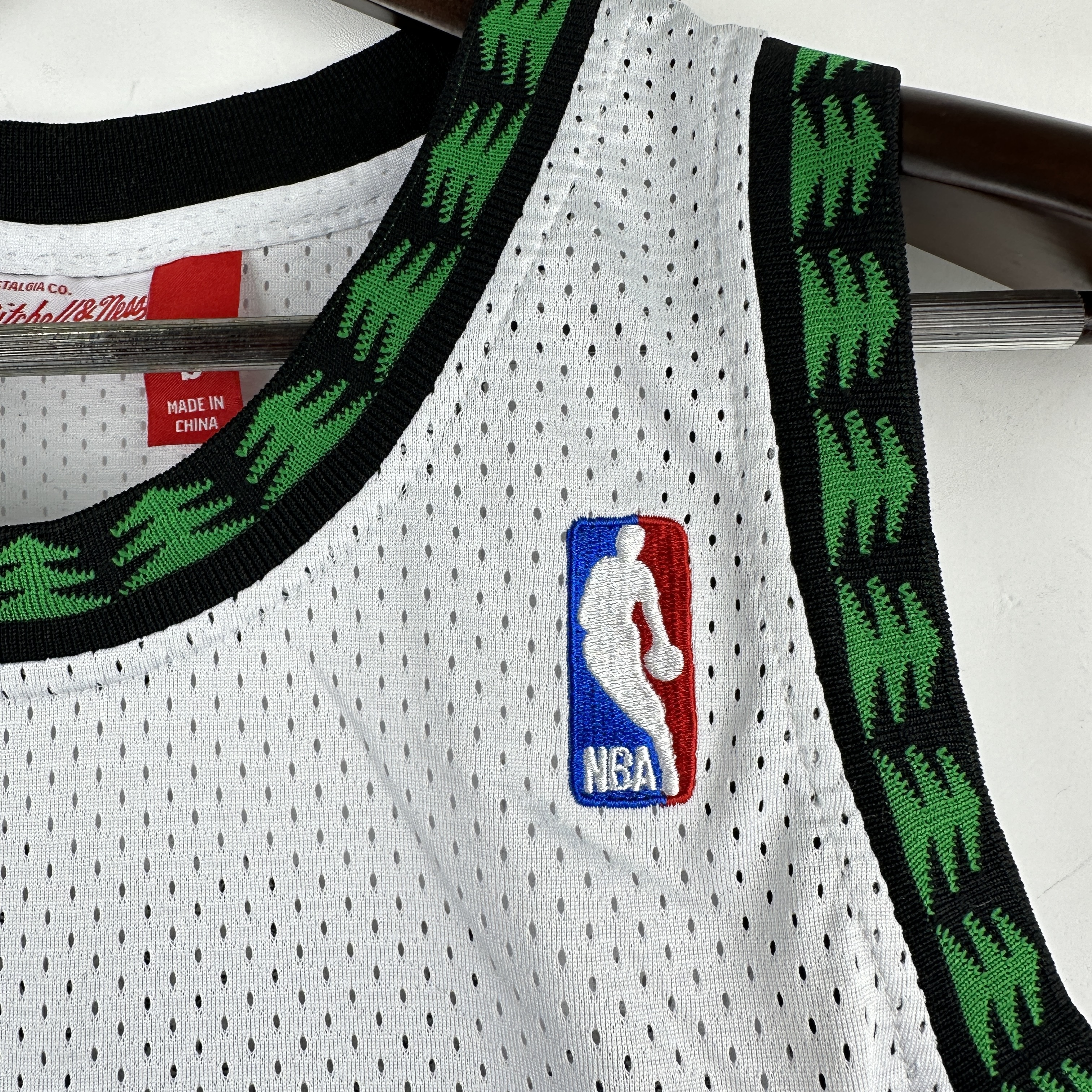 Embroidered MN retro jersey Timberwolves 97/98 season white No. 21 Kevin Garnett