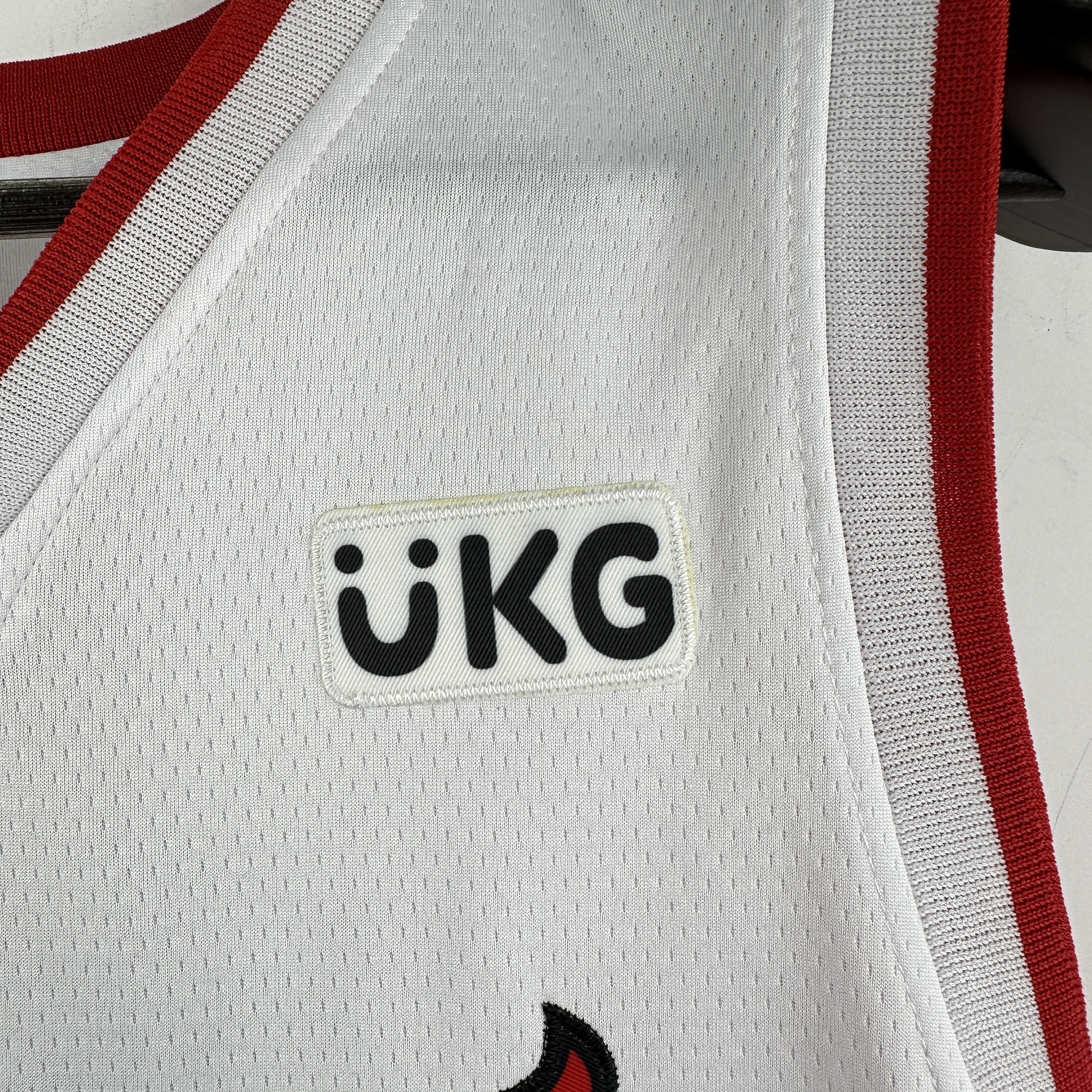 Hot Pressing V-neck White No. 14 Herro