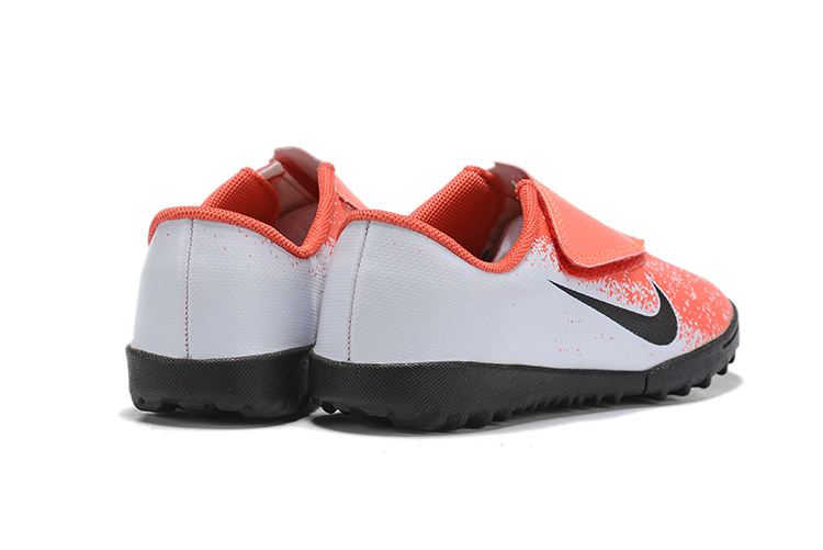 Ronaldo's exclusive Mercurial Chapter 7 Assassin XII Nike Mercurial football shoes