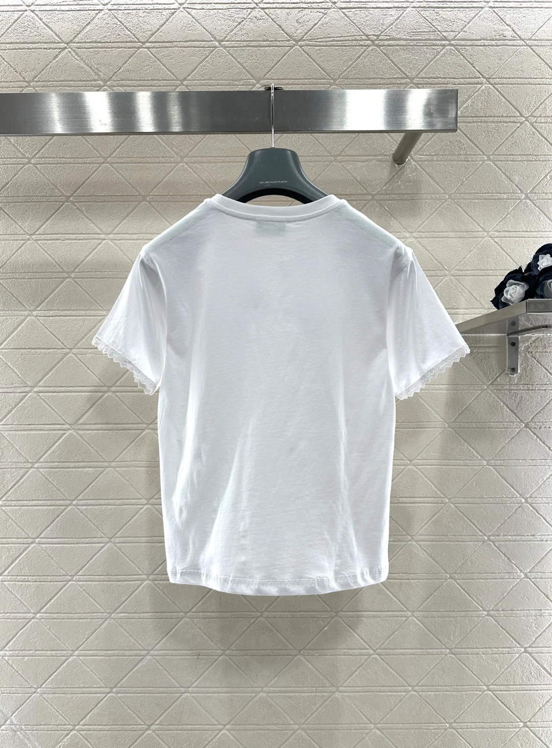 26NEW Hollow-out Embroidered Logo T-shirt