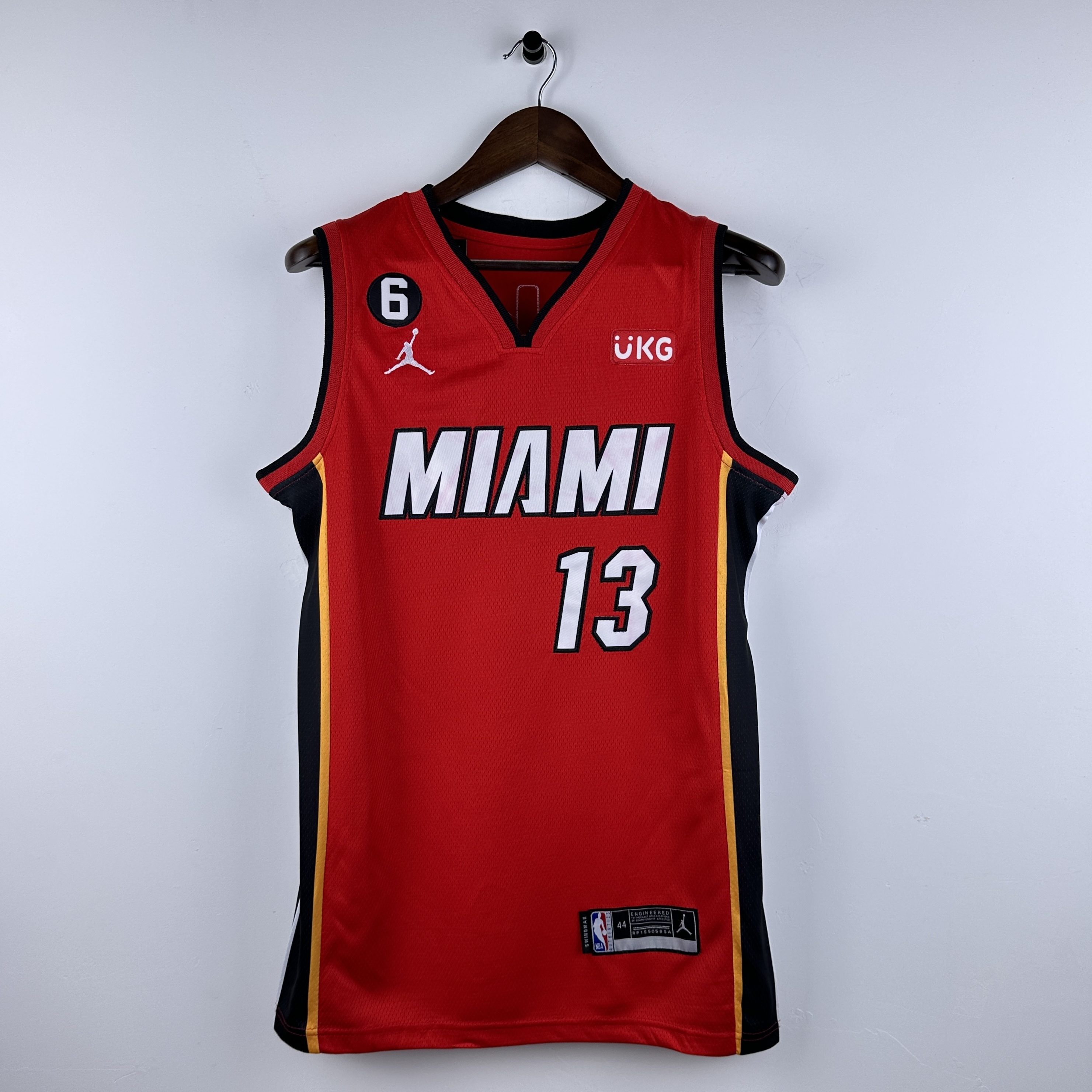 Embroidered Heat V-neck red No. 13 Adebayo