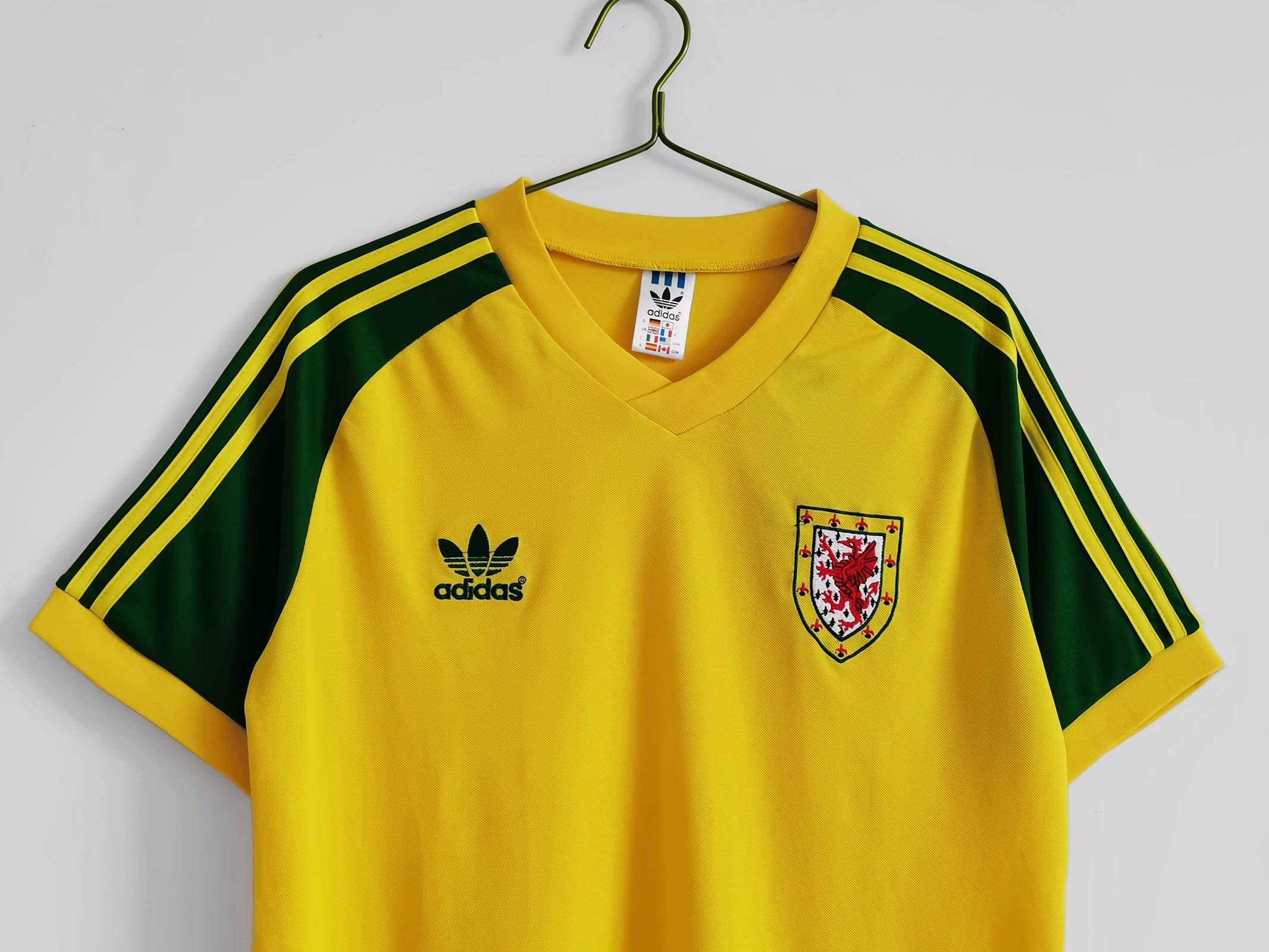 1982 Wales away retro jersey 1:1 Thai quality