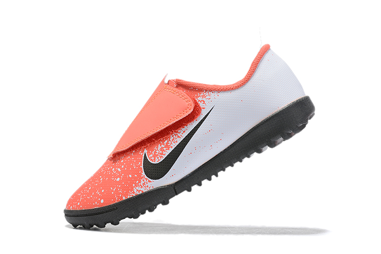 Ronaldo's exclusive Mercurial Chapter 7 Assassin XII Nike Mercurial football shoes