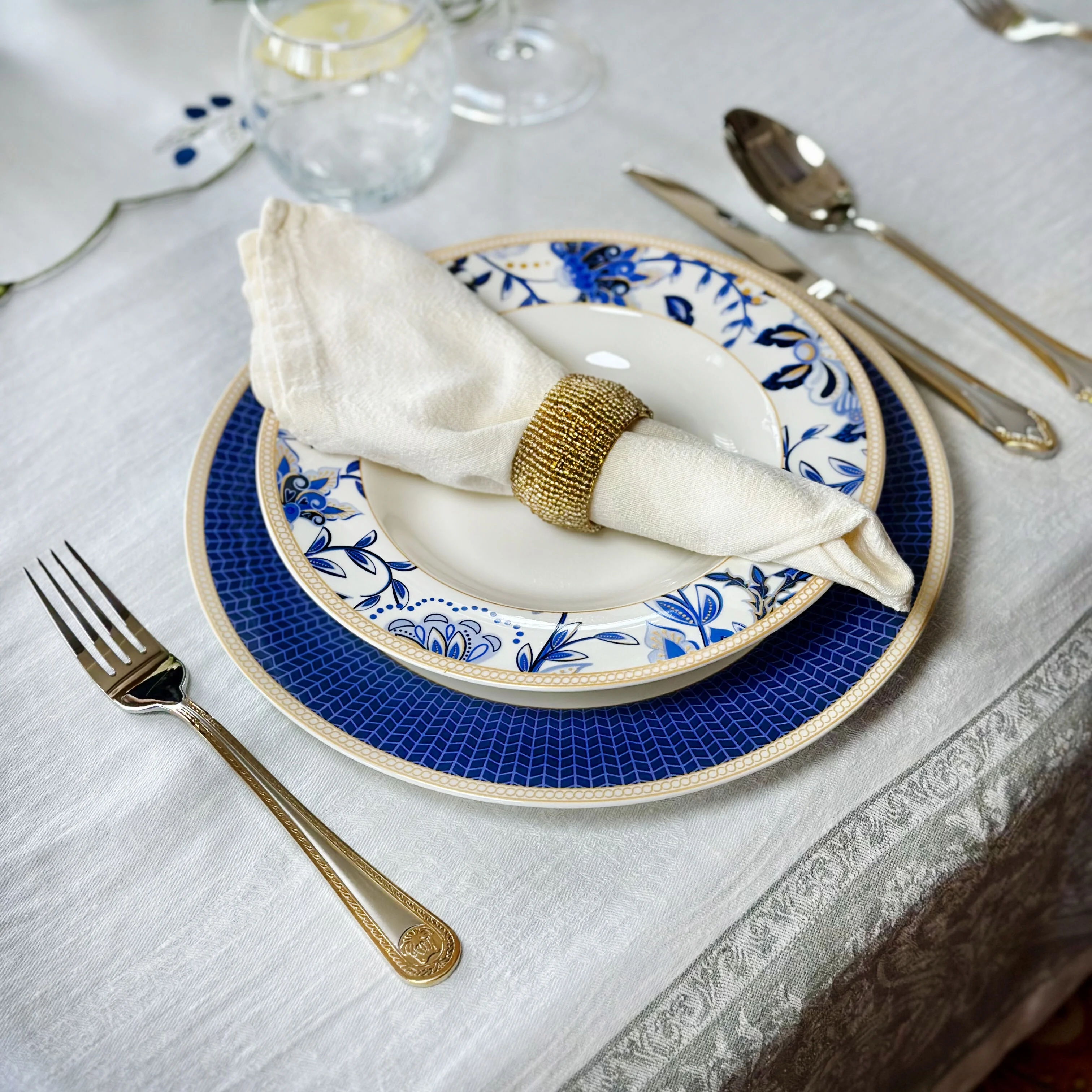 STP GOODS Melodie de Fleurs Bone China Dinnerware Set of 24 Service for 6 24-Piece Dish Set of Plates and Bowls, Blue Gold White
