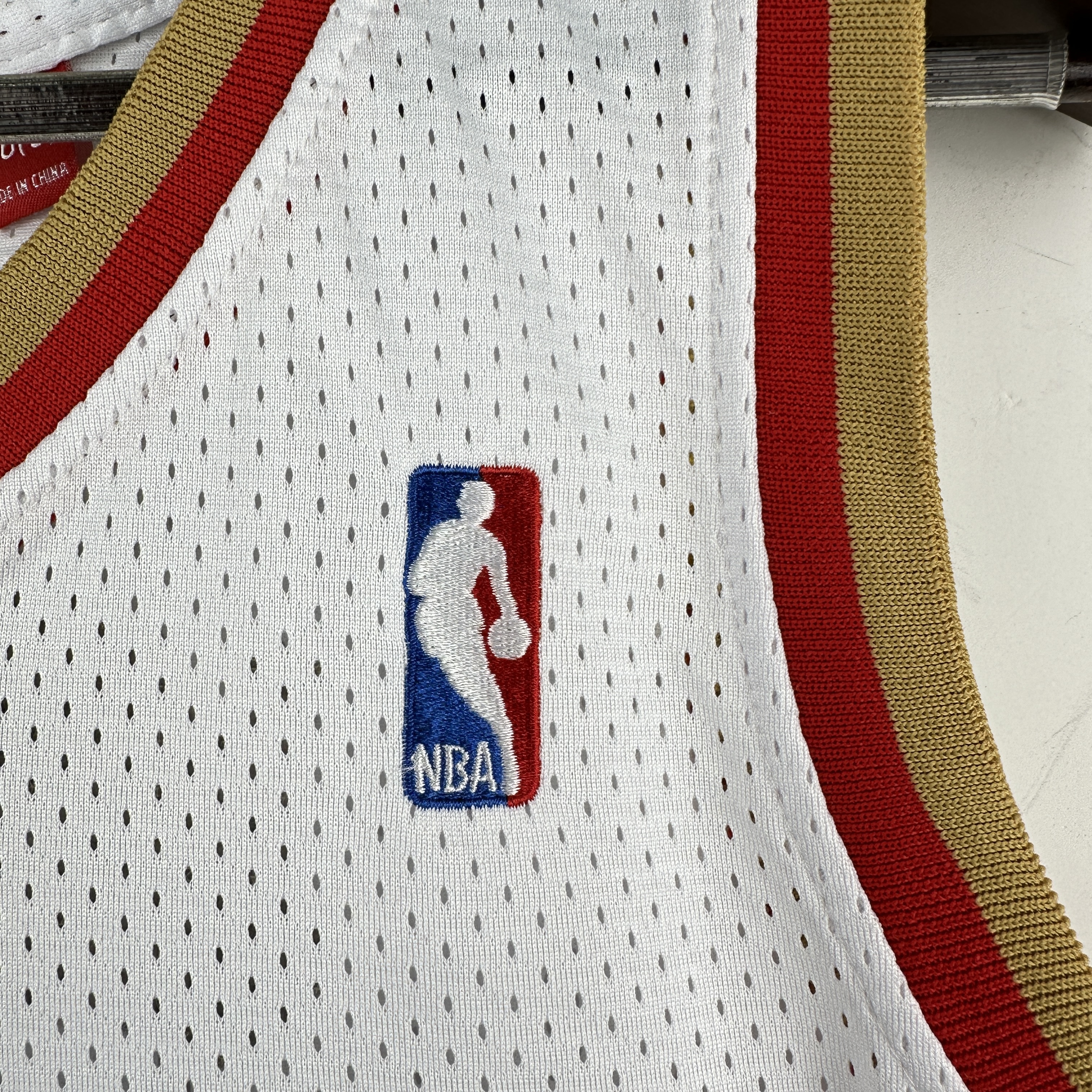 Embroidered MN Retro Jersey Cavaliers 03/04 Season White No. 23 James
