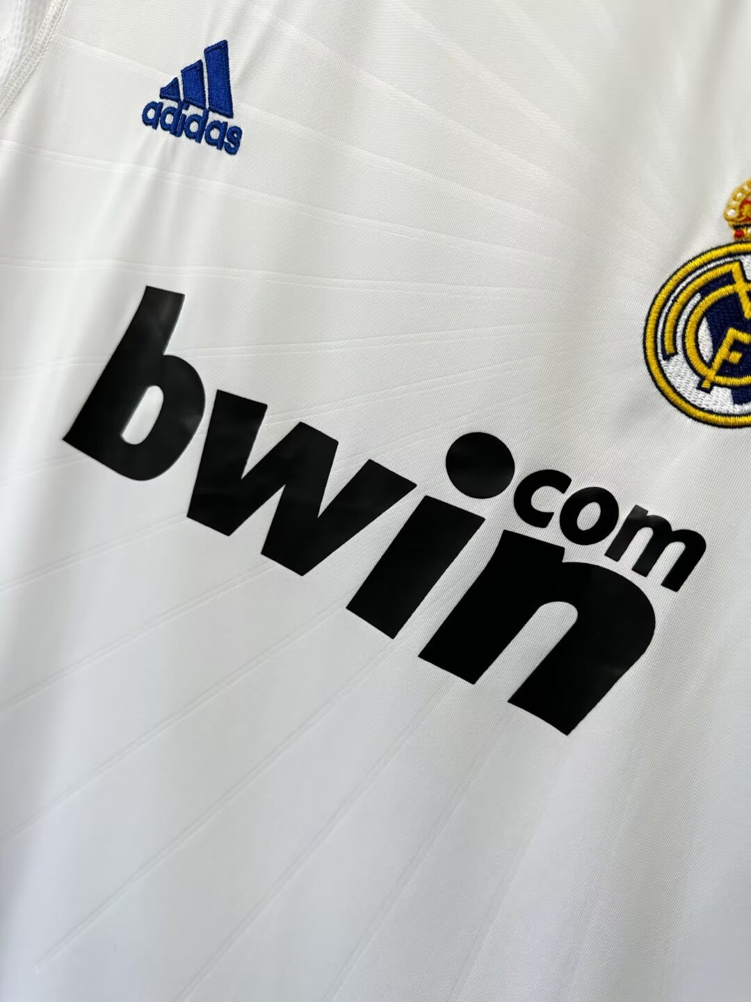 2010/11 Real Madrid retro home jersey 1:1 Thai quality - fans edition