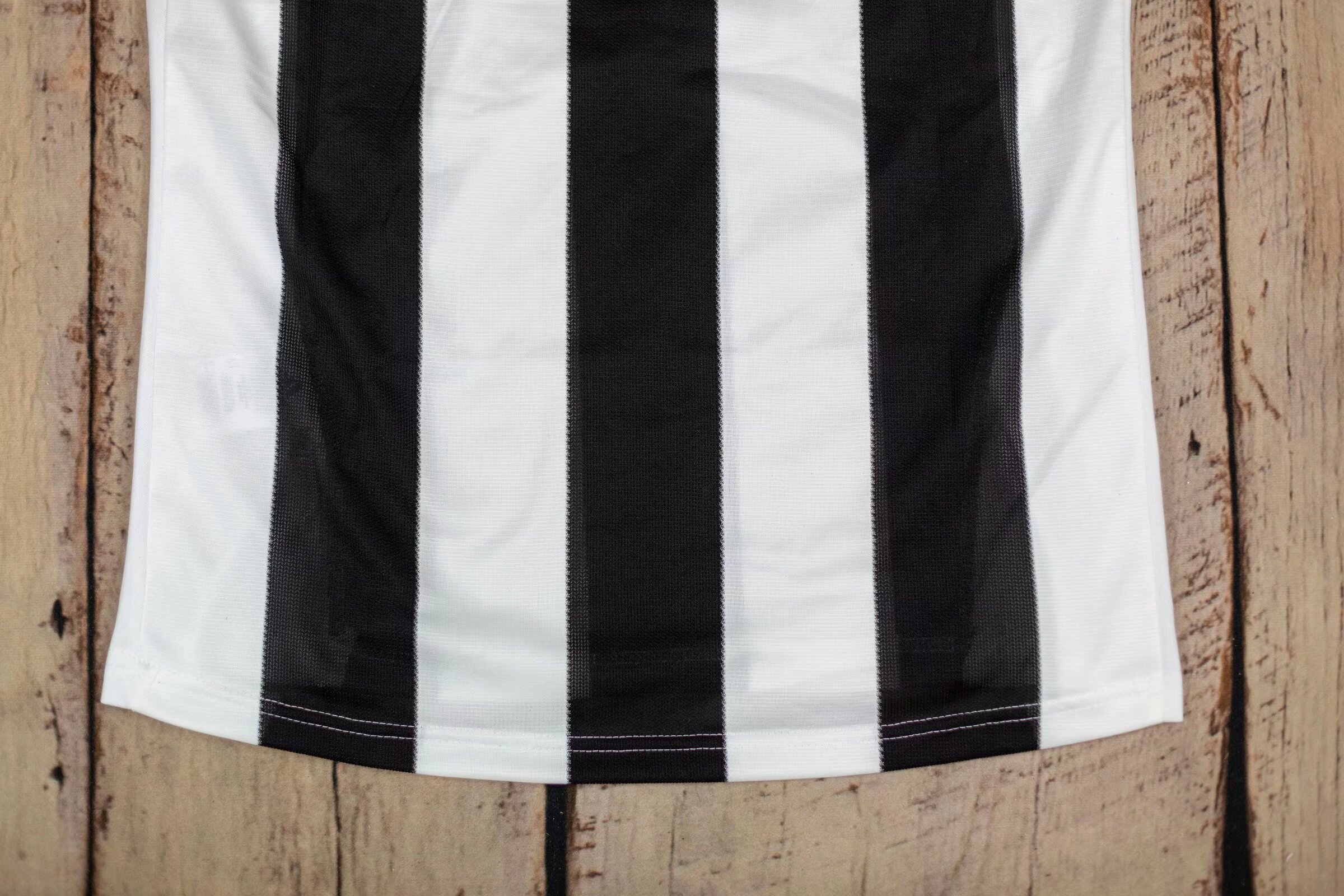 2005/06 Newcastle United Home Shirt