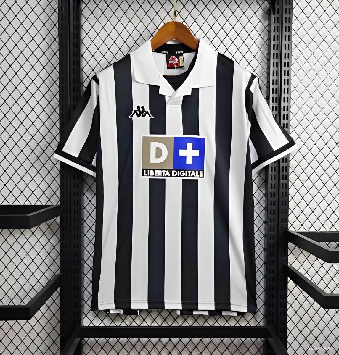 Retro Juventus 1998-99 Home Stadium Jersey