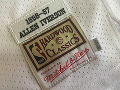 Allen Iverson Philadelphia 76ers 3 White MN