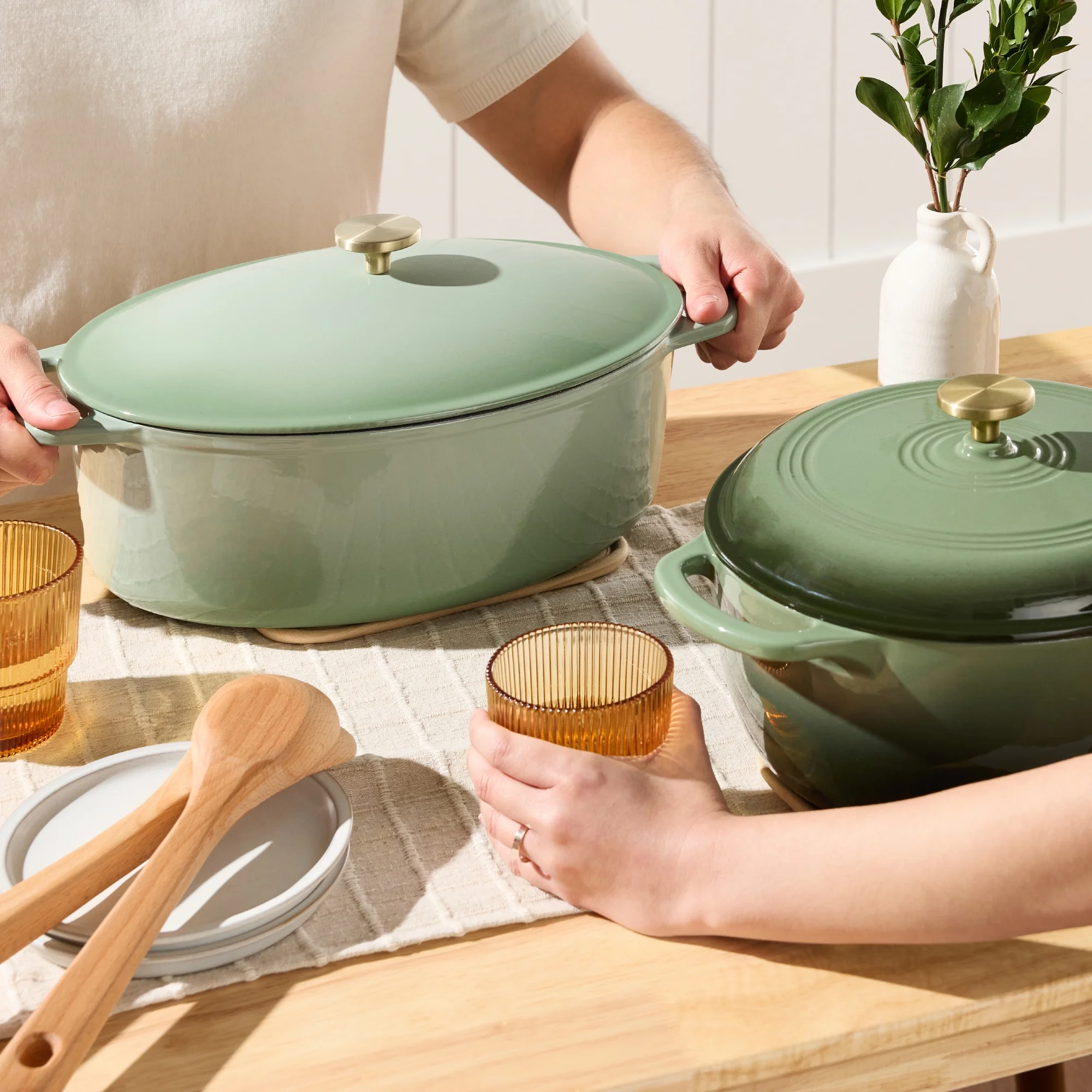 Best Choice Products Oval 7.5 Quart Cast-Iron Dutch Oven, Heavy-Duty w/ Enamel, Side Handles - Vanilla Buttercream