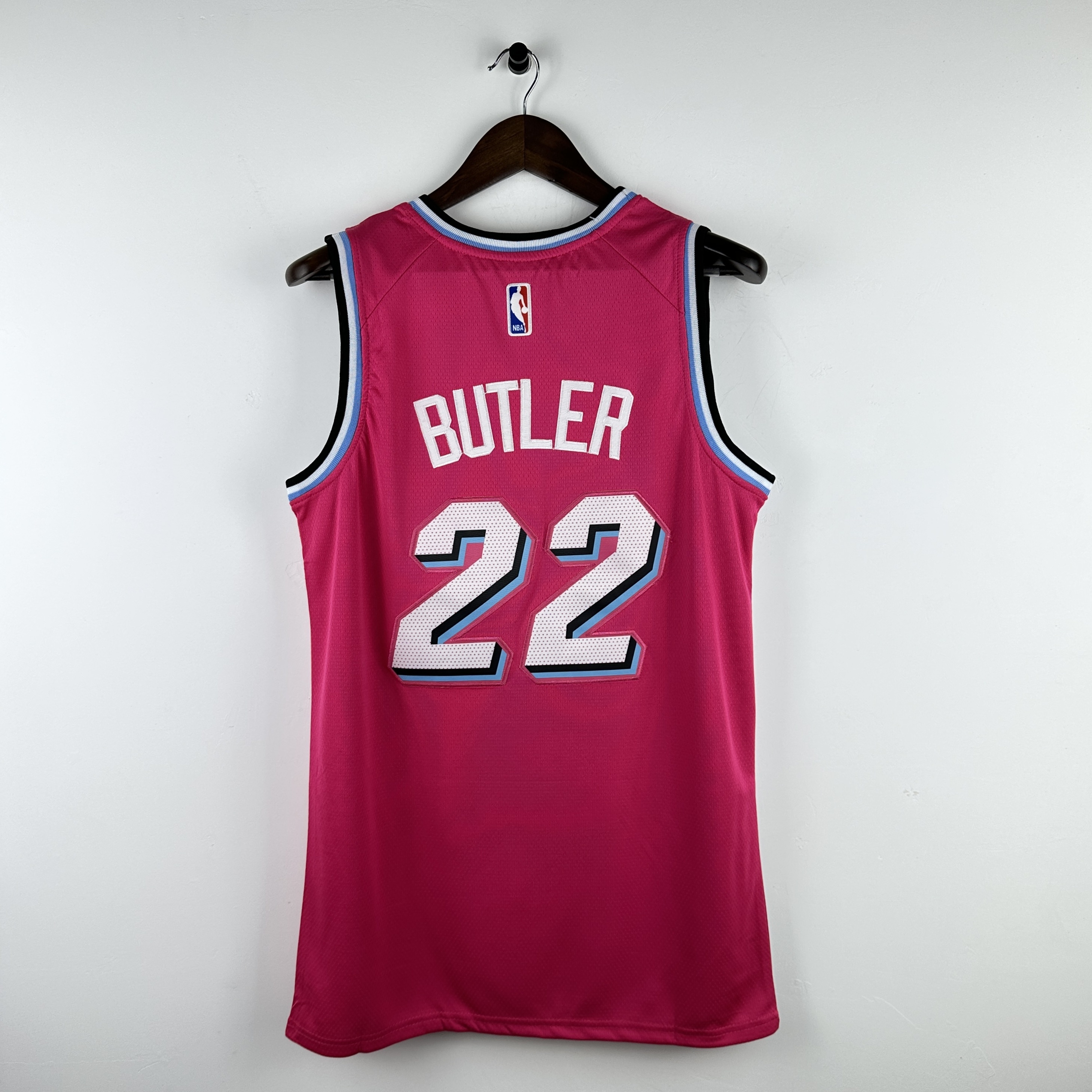 Embroidered Heat Crew Neck Pink No. 22 Butler