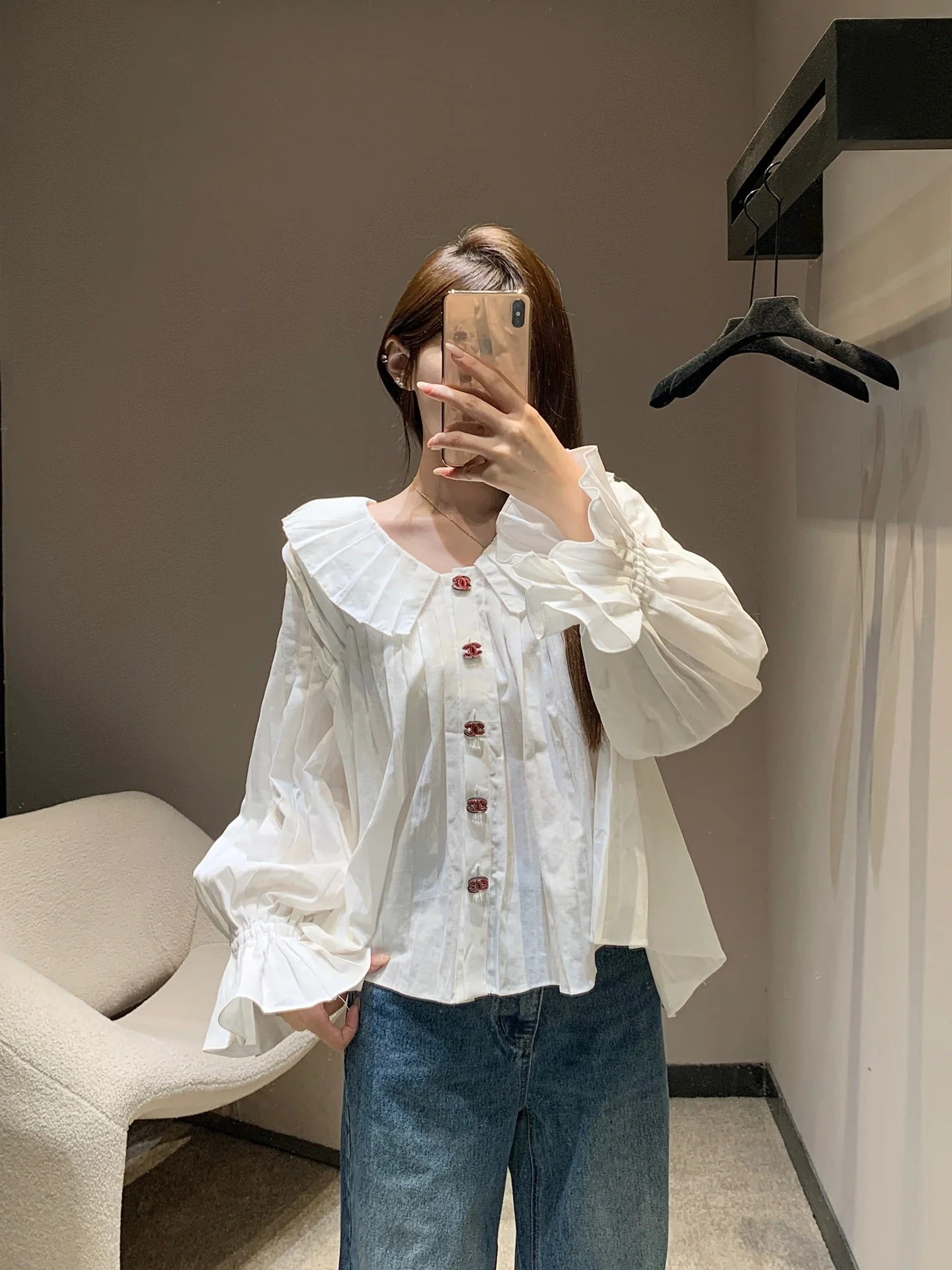 Single-breasted pleated long-sleeved shirt with a baby doll collar