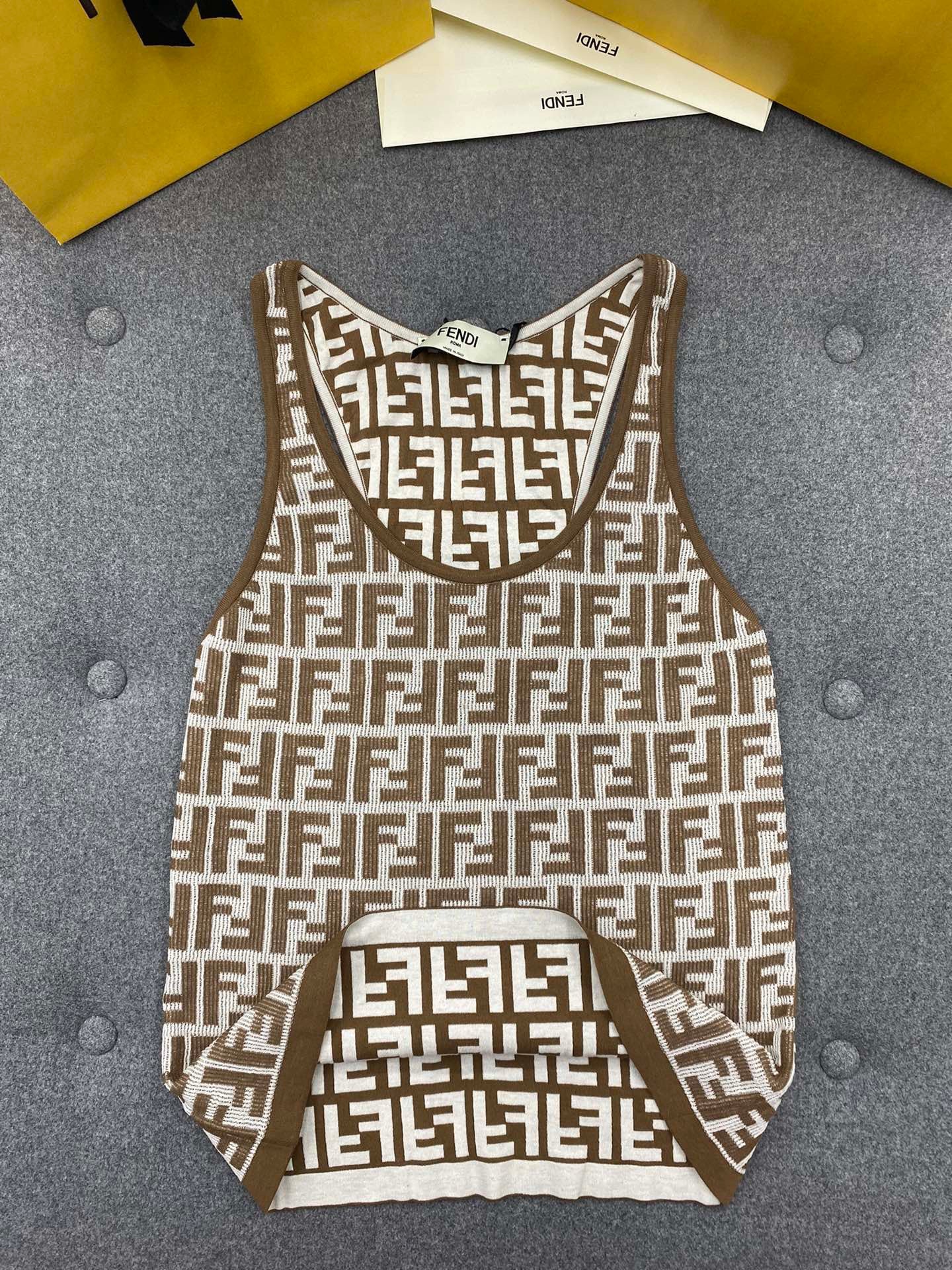 Brown 𝗙𝗙 cotton top