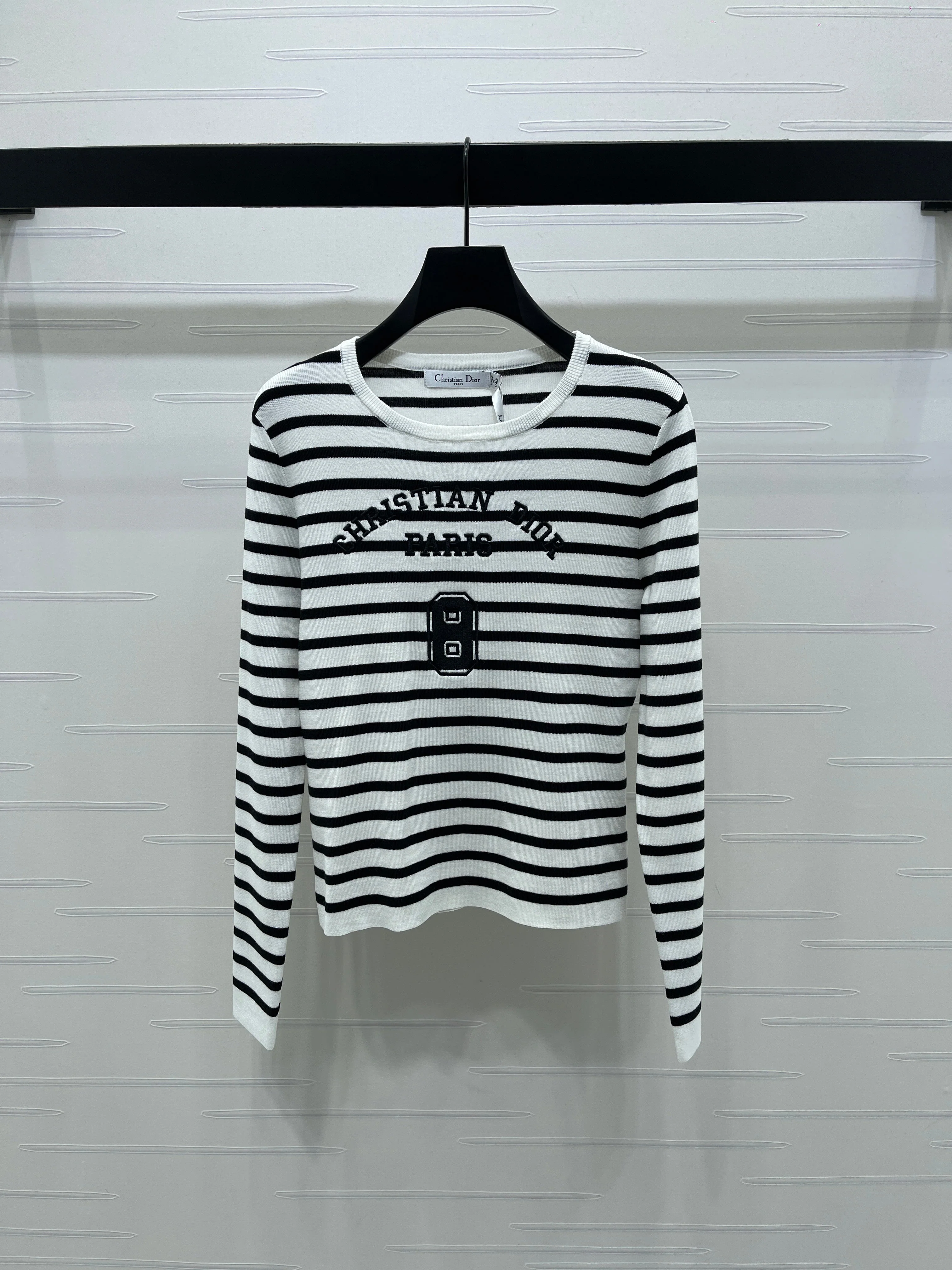 Round neck striped knit long-sleeved top!