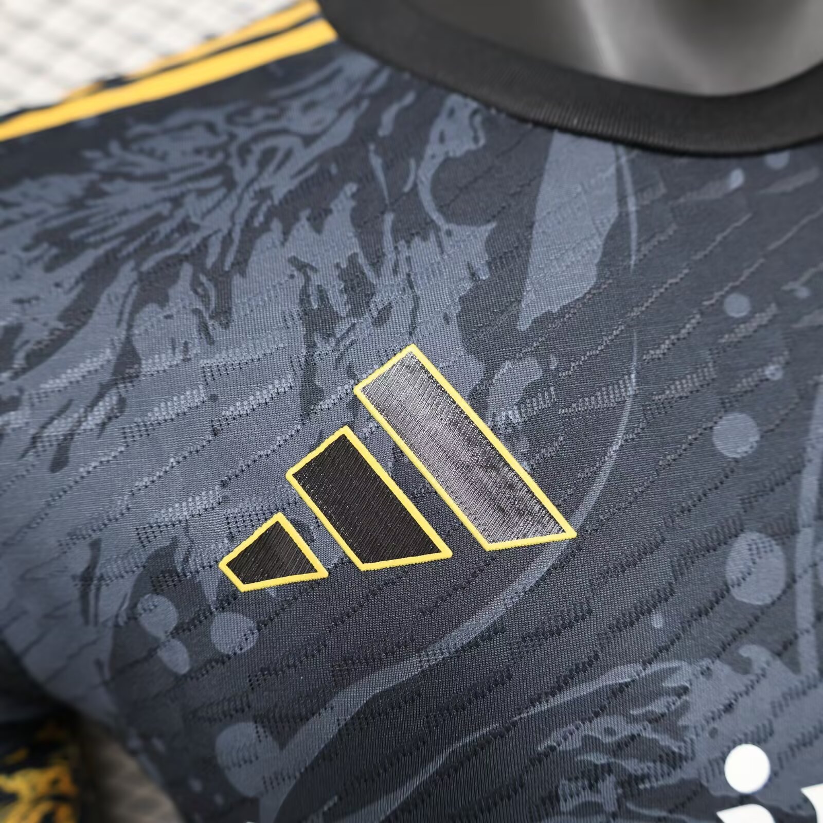 2024/2025 Player Version Real Madrid Chinese Black Gold Dragon Football Shirt 1:1 Thai Quality