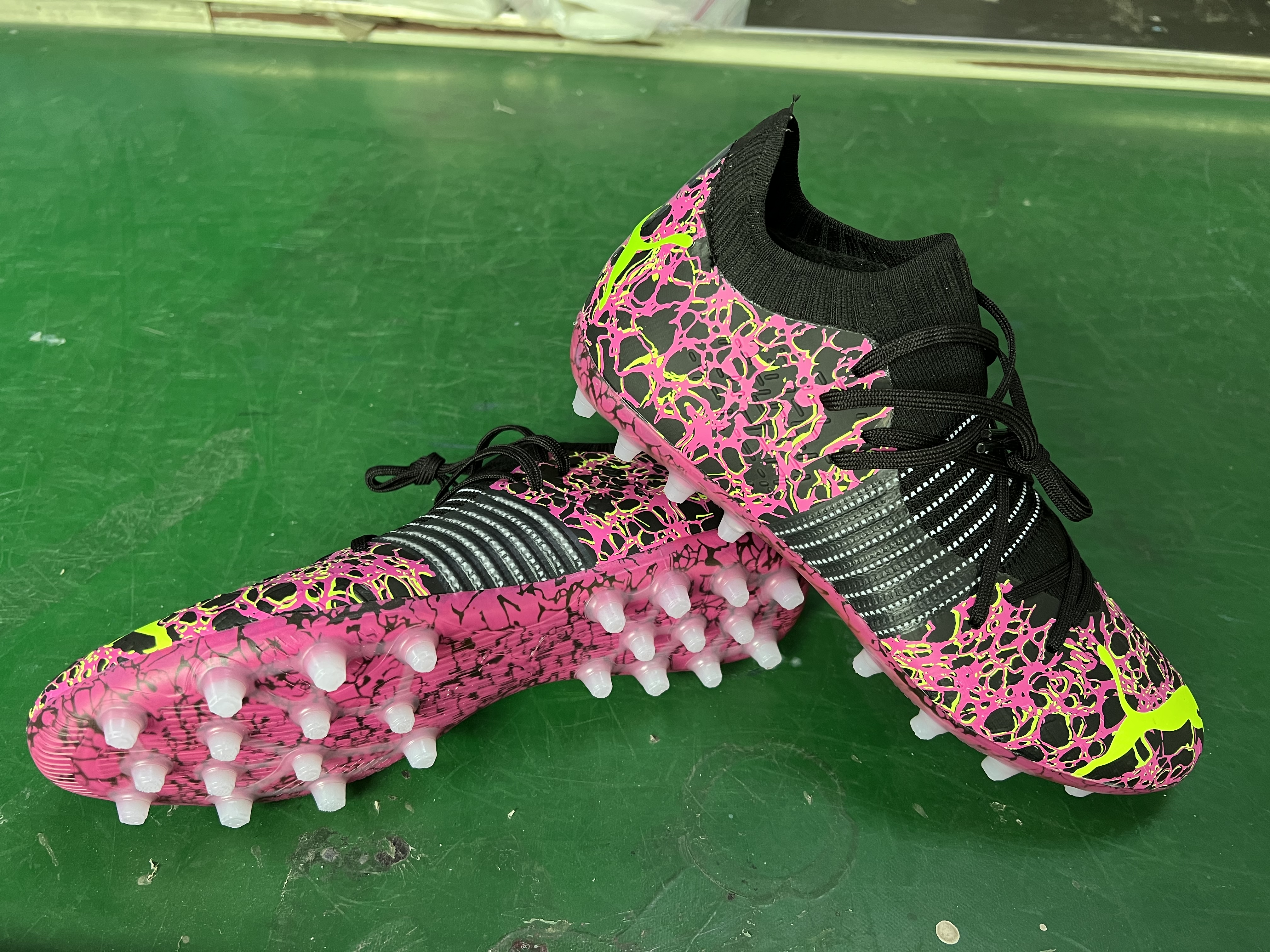 UTURE Z 1.2 MG short-spiked high-end grass football shoes for men