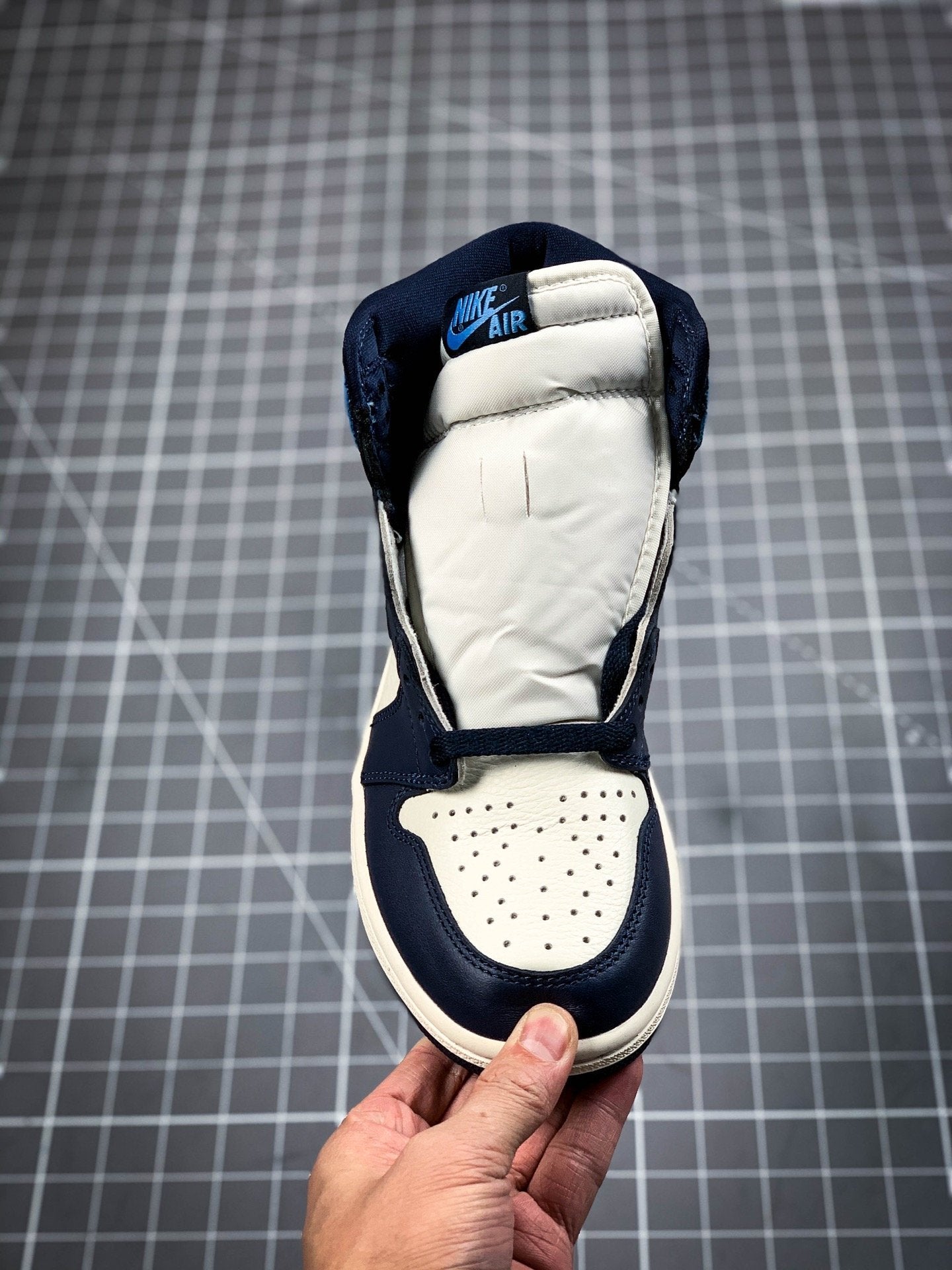 Jordan 1 Retro High Obsidian UNC