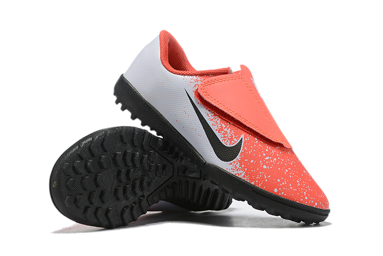 Ronaldo's exclusive Mercurial Chapter 7 Assassin XII Nike Mercurial football shoes