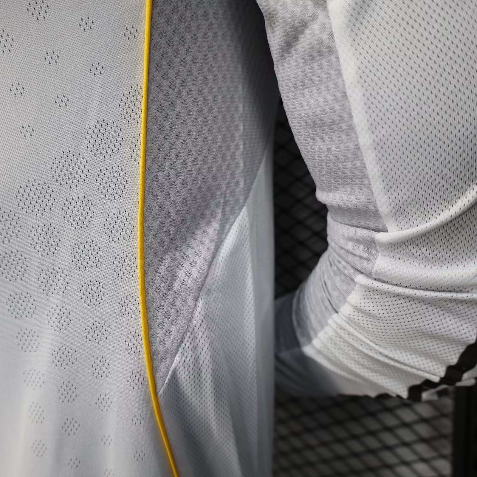 2025/2026 Long Sleeve Player Version Real Madrid Home Football Shirt 1:1 Thai Quality