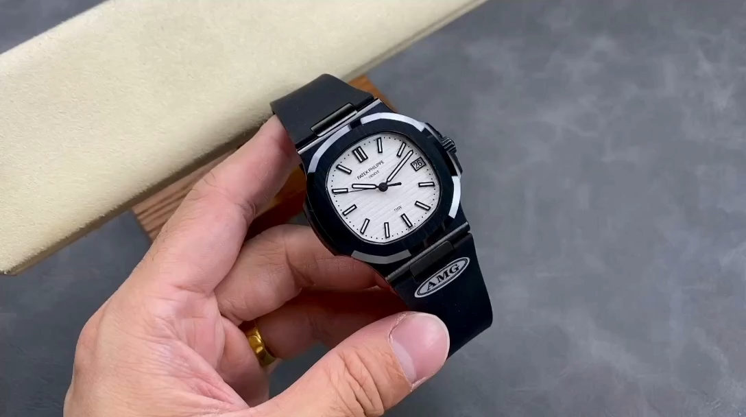 【Super Clone】Patek Philippe Nautilus Titanium Case White Dial 5711 40MM Watch