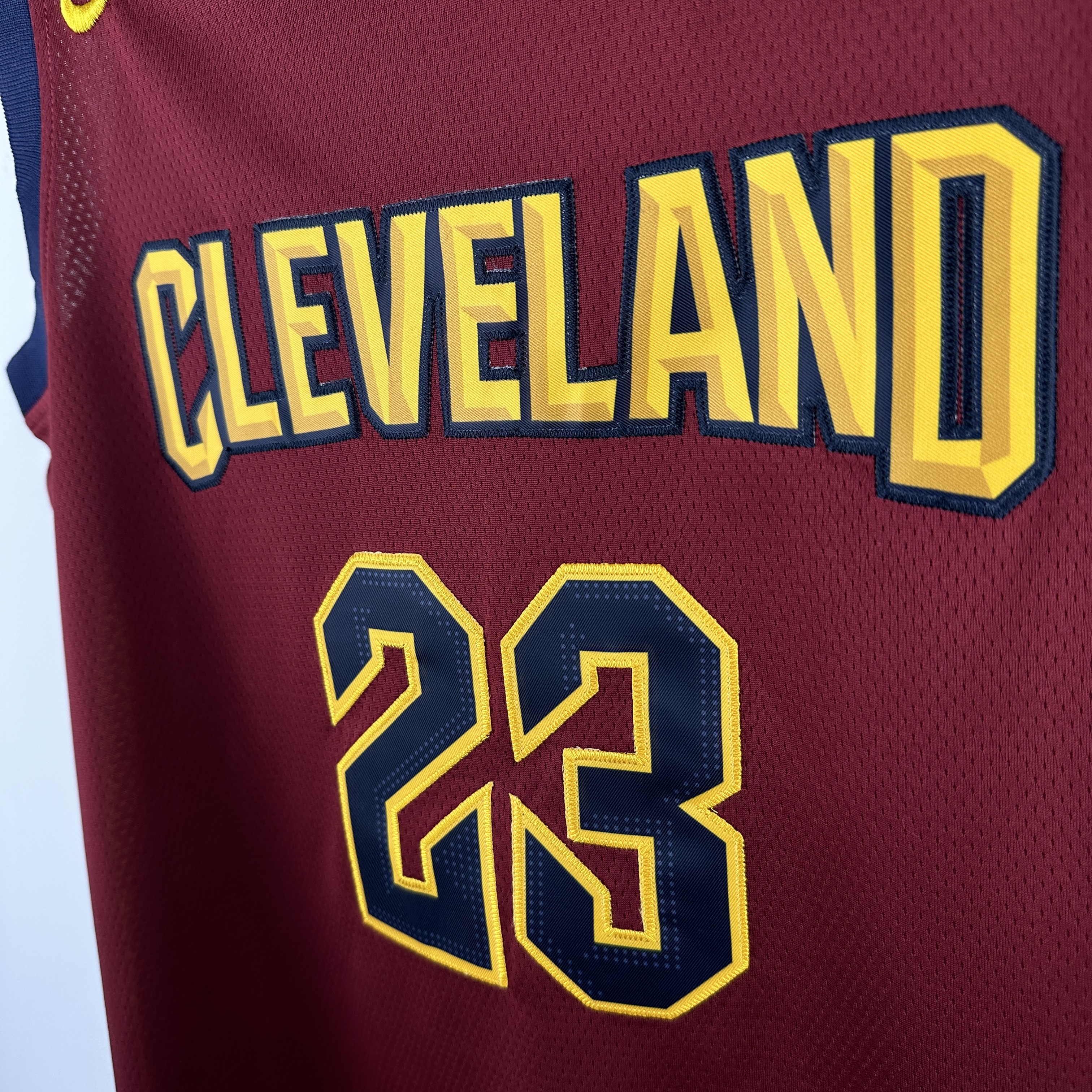 Embroidery Cavaliers Burgundy No. 23 James