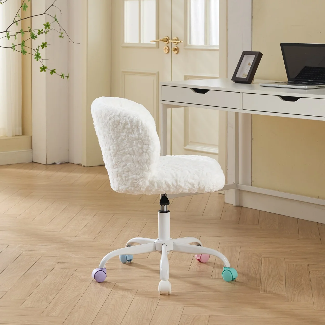 Furniture Office Chair,  Artificial Rabbit Hair Makeup Vanity Chair Chair, 360 Comfy Swivel Armchair with Wheels, Modern Height Adjustable Cute Vanity Chair for Living Room Small Spaces Pink