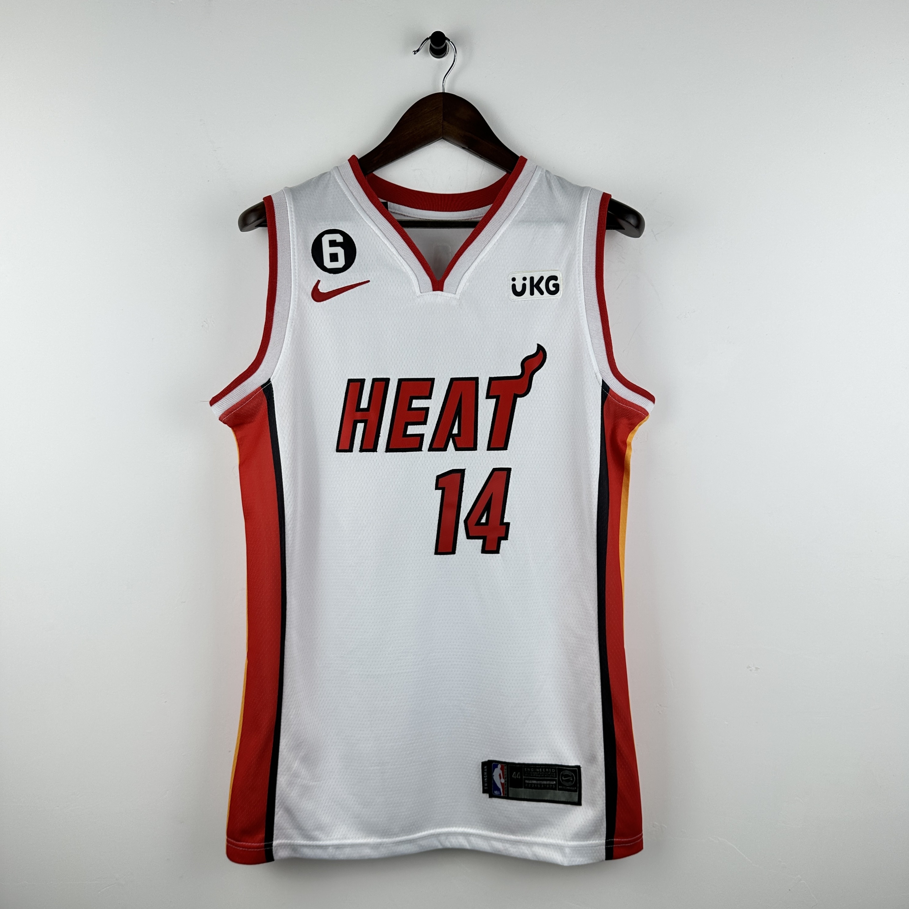 Hot Pressing V-neck White No. 14 Herro