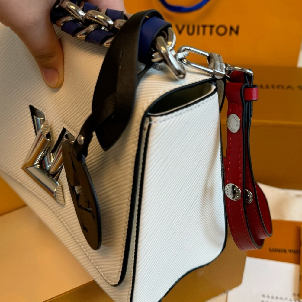Louis Vuitton Twist MM White 9.1 Inches