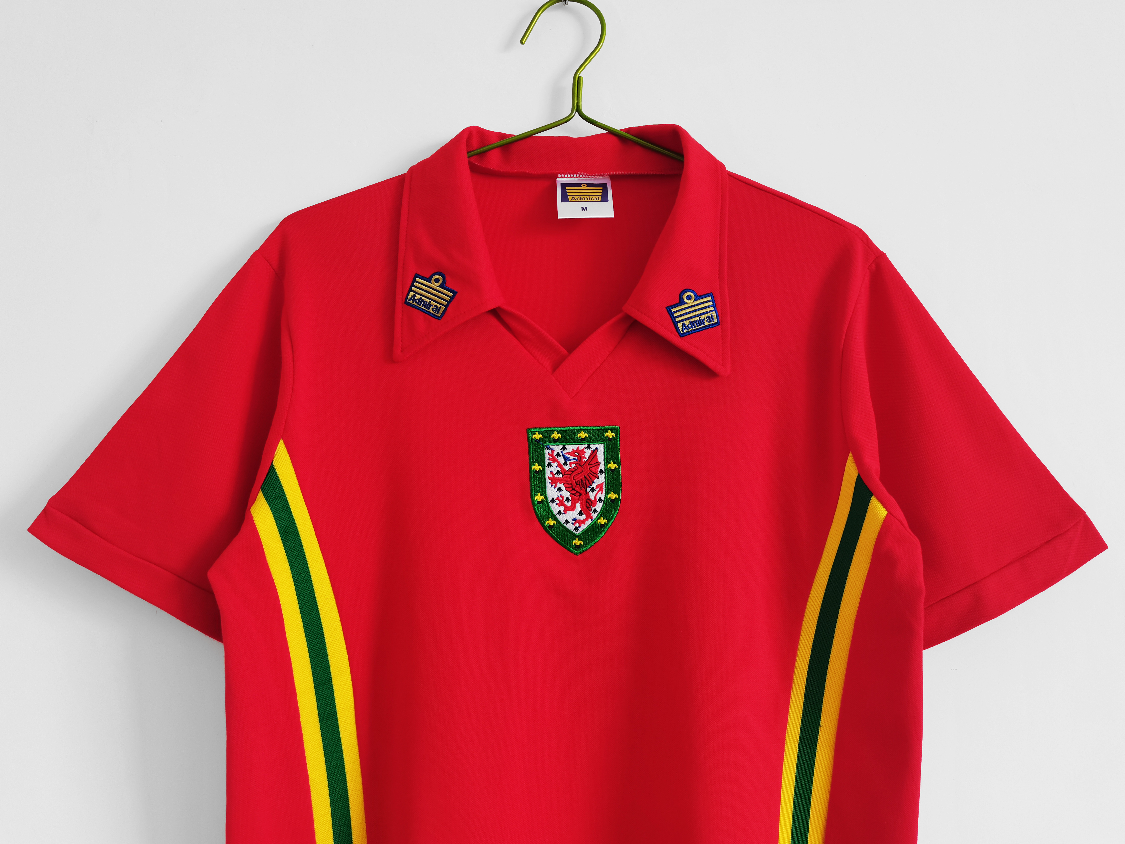 1976/79 Wales home retro jersey 1:1 Thai quality - Fans Edition